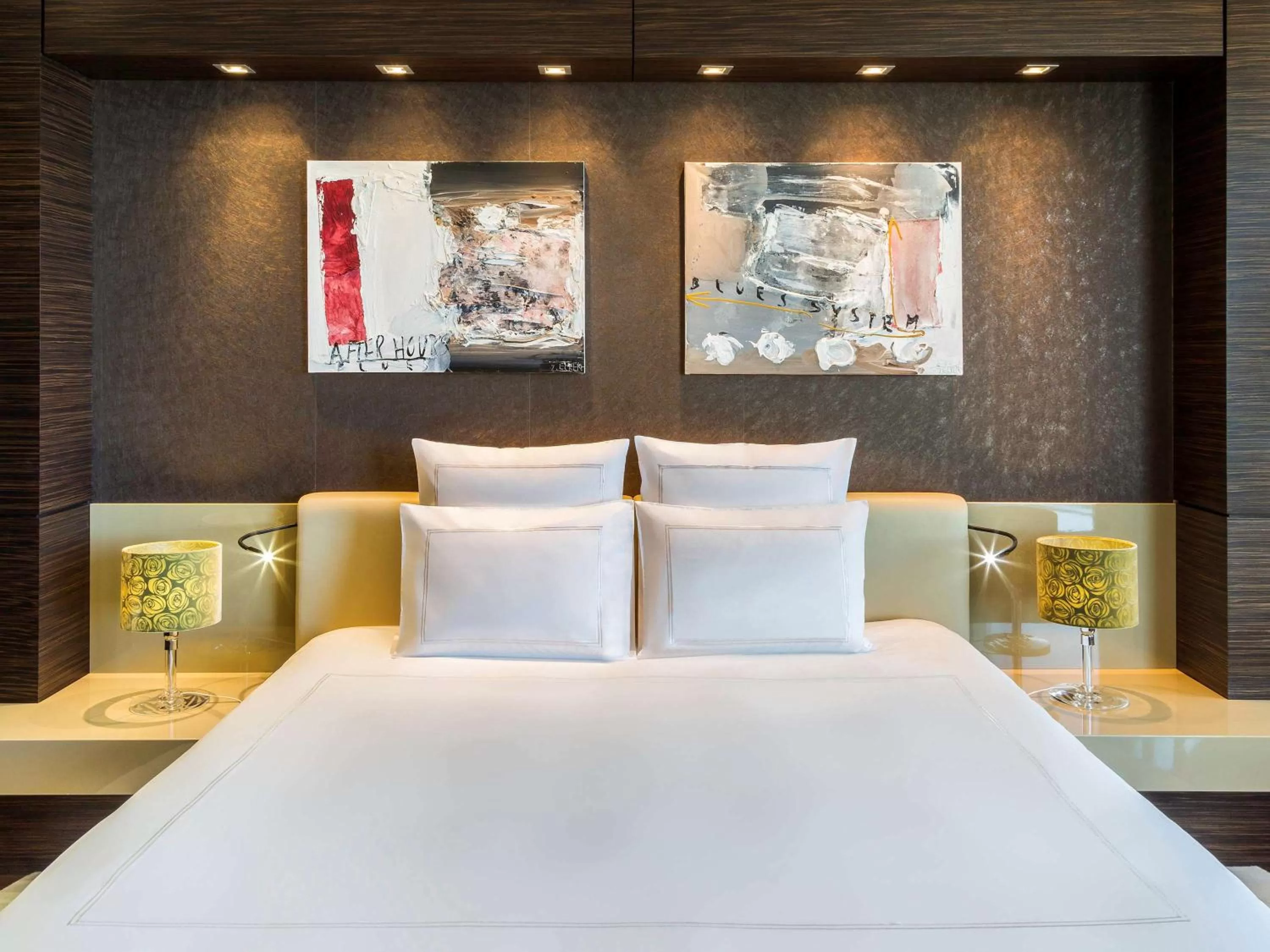 Photo of the whole room, Bed in Swissotel Tallinn