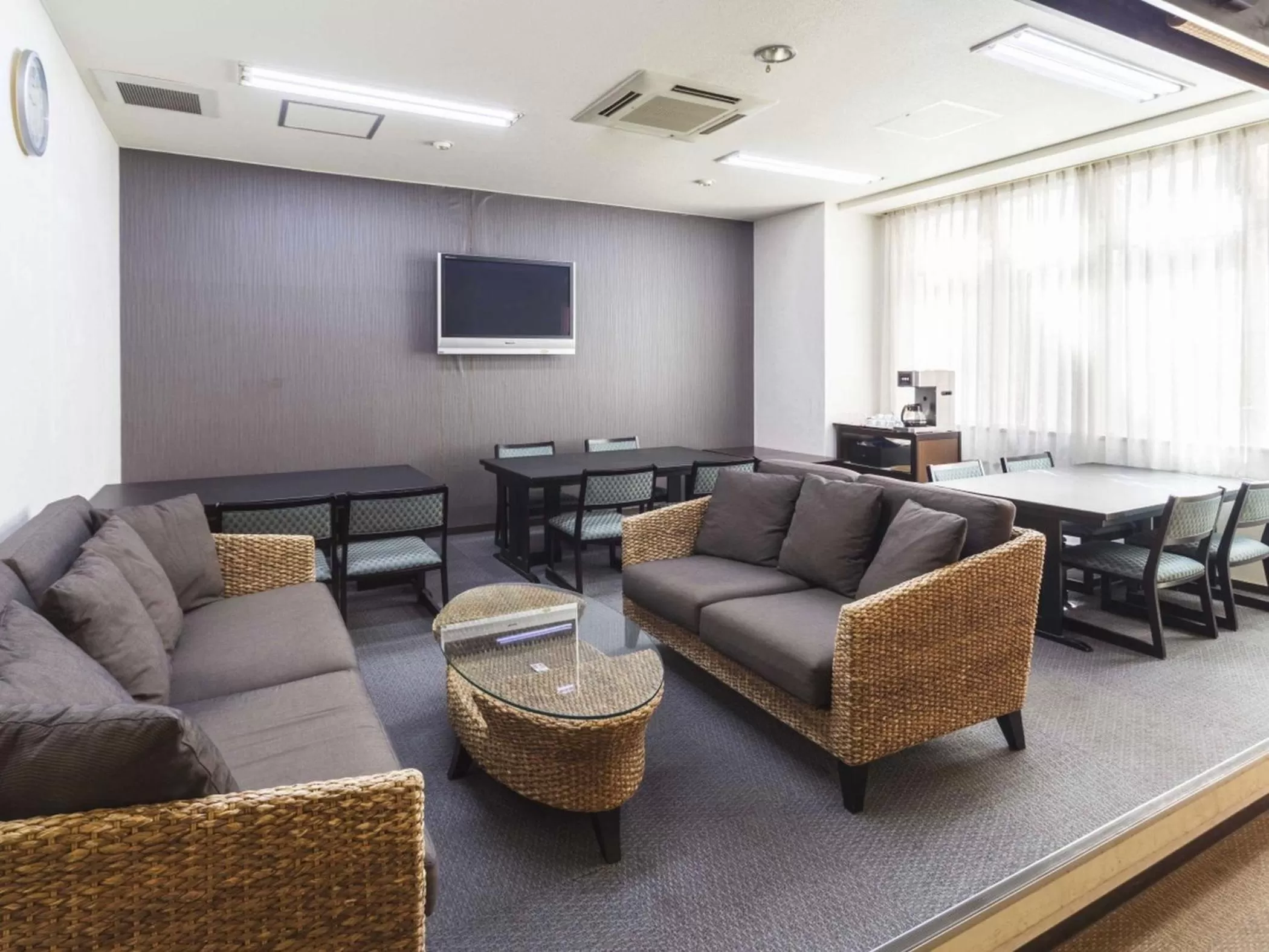 Communal lounge/ TV room in Hotel Minatoya