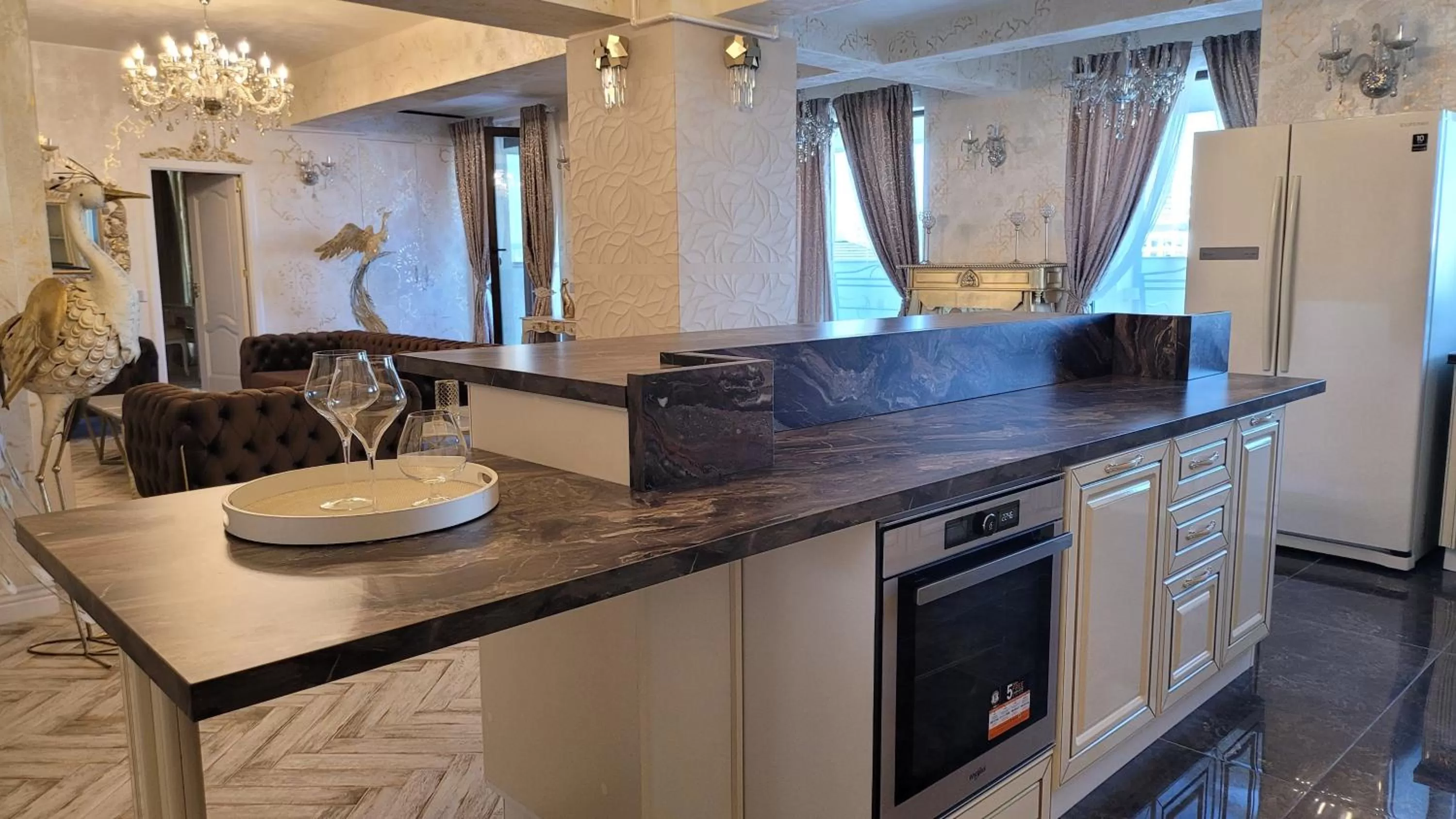 Living room, Kitchen/Kitchenette in Terrace Suites Iasi