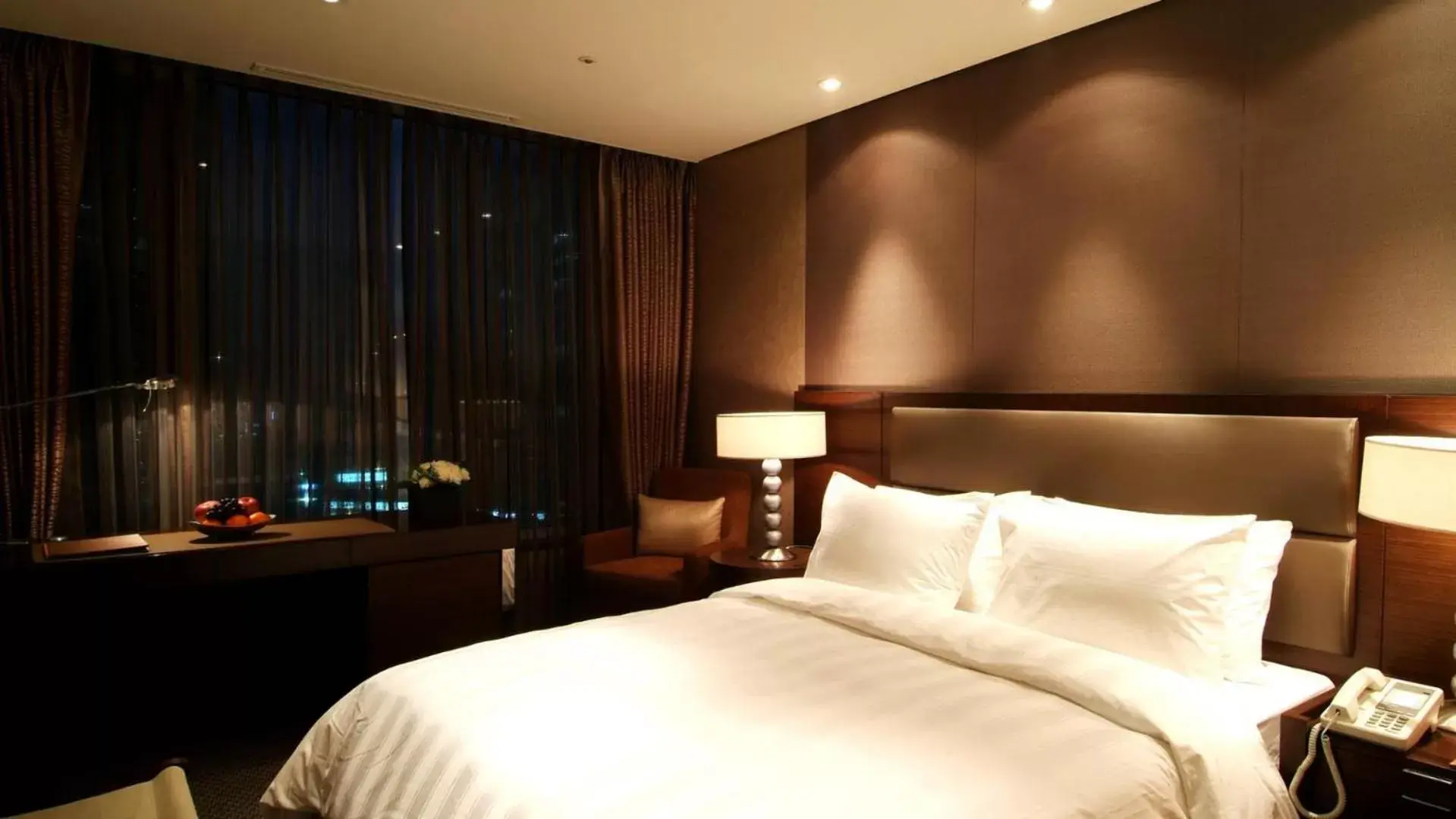 Standard Double Room with Bath in LOTTE City Hotel Mapo Standard Double Room with Bath in LOTTE City Hotel Mapo