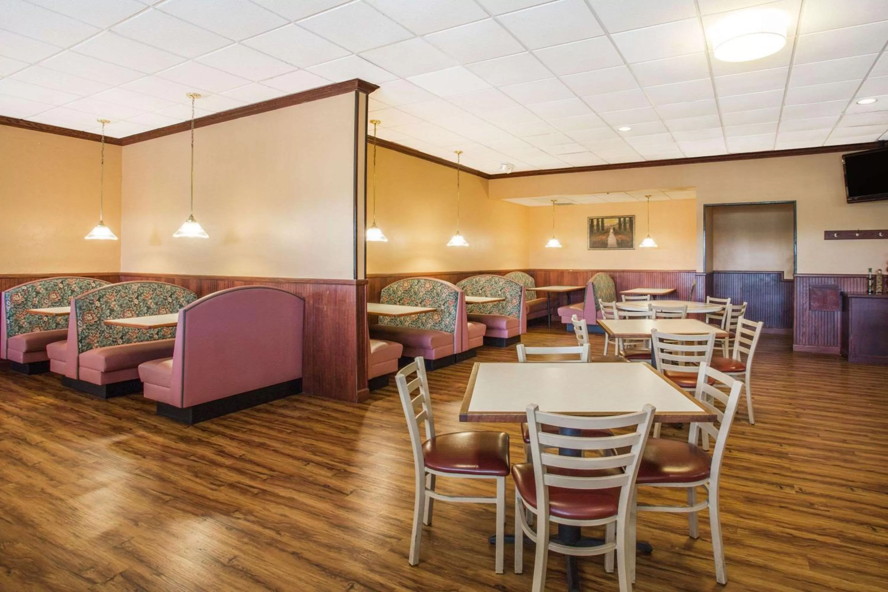 Restaurant/places to eat in Ramada by Wyndham Wytheville