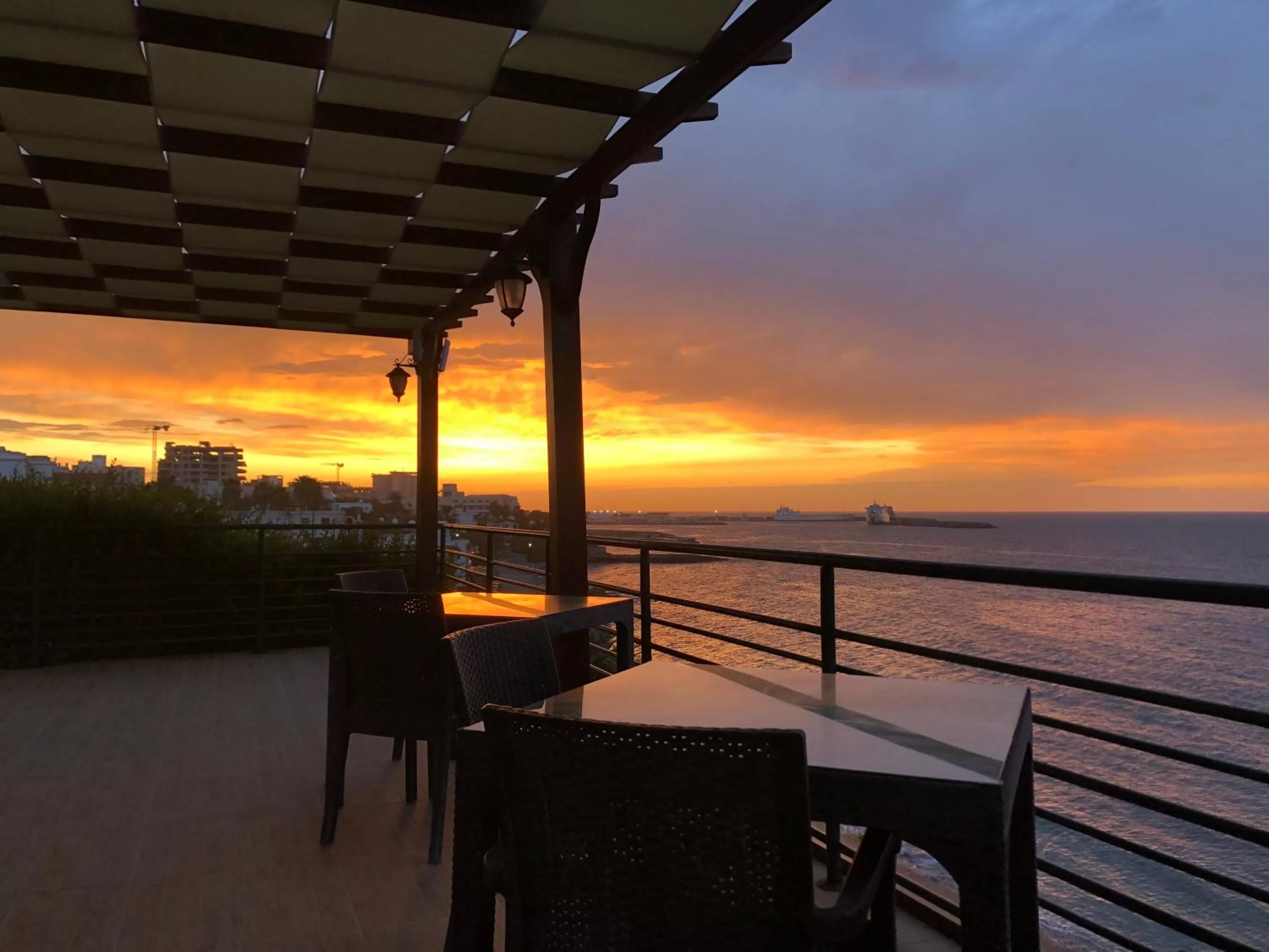 Restaurant/places to eat in High Life