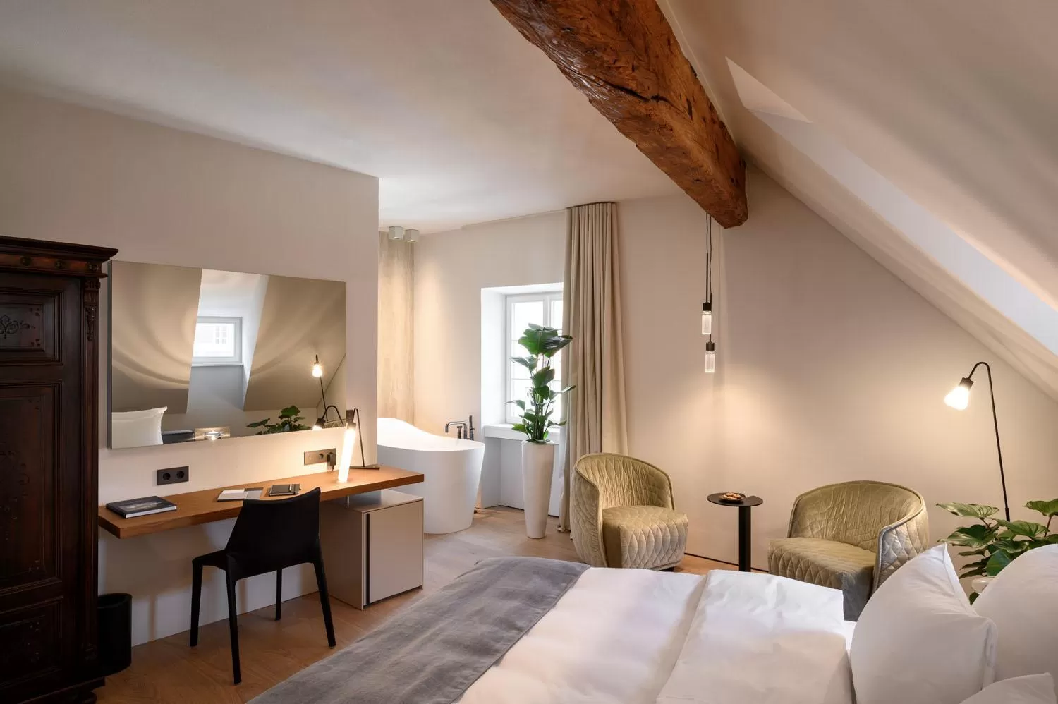 Bed in Zlata Ladjica Boutique Hotel