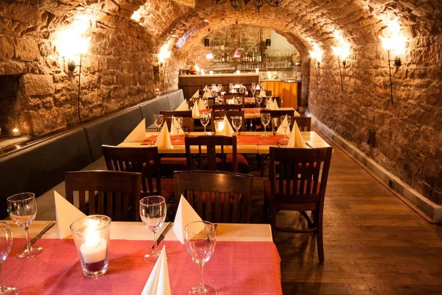 Restaurant/Places to Eat in Linde Restaurant & Hotel