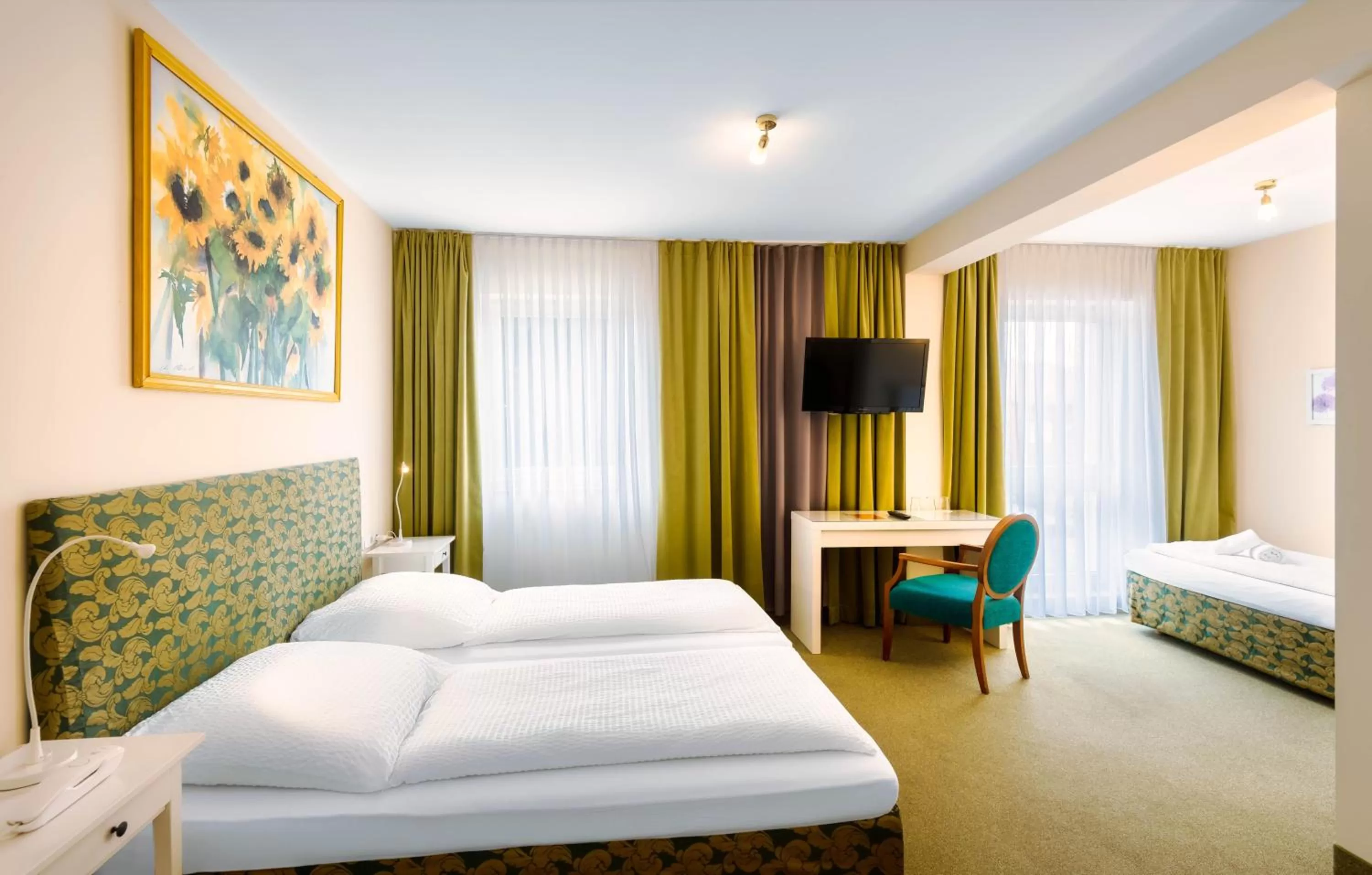 Bedroom, Bed in ALPHA HOTEL Hermann von Salza