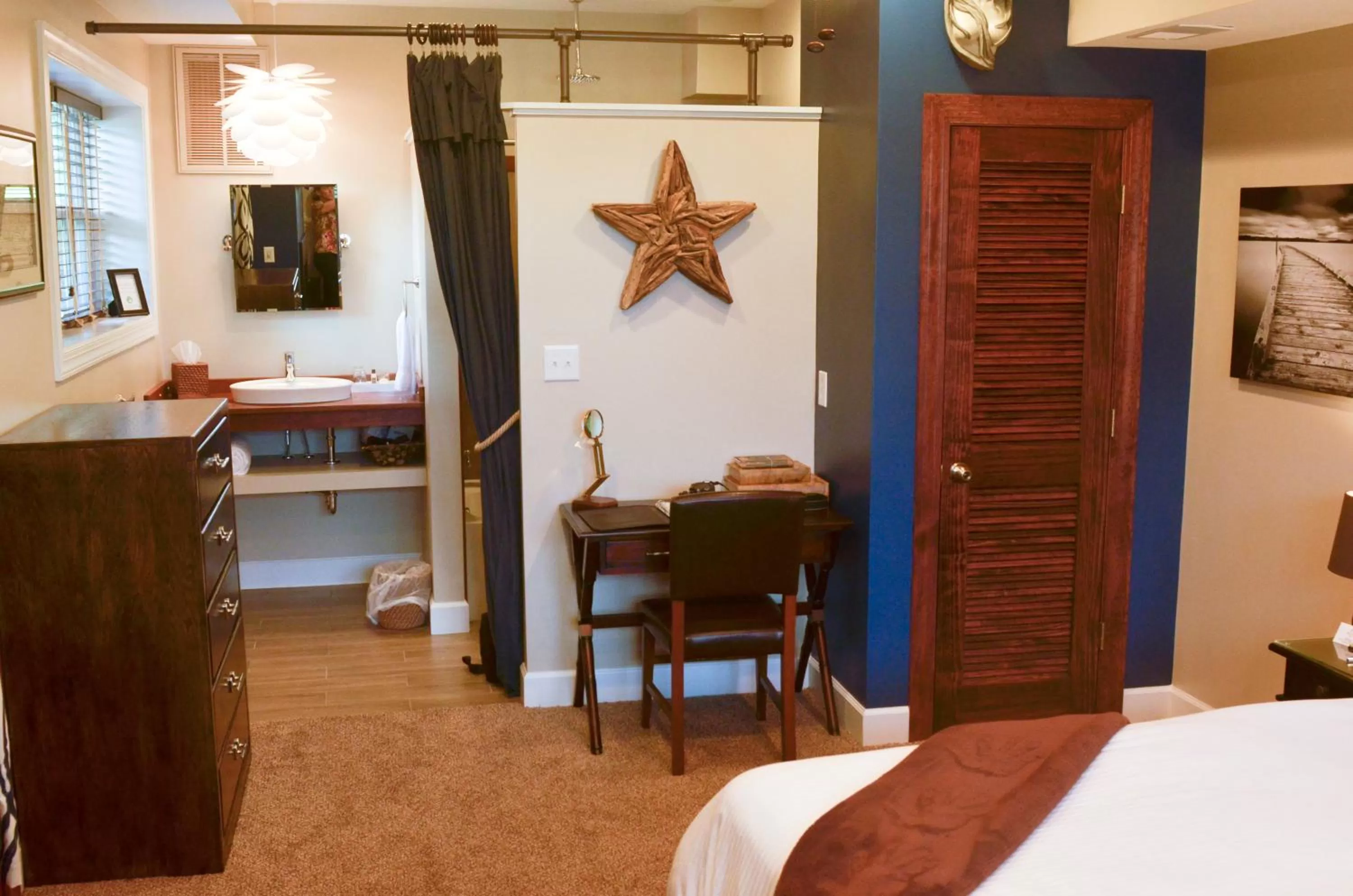 Water's Edge Inn - Adults Only