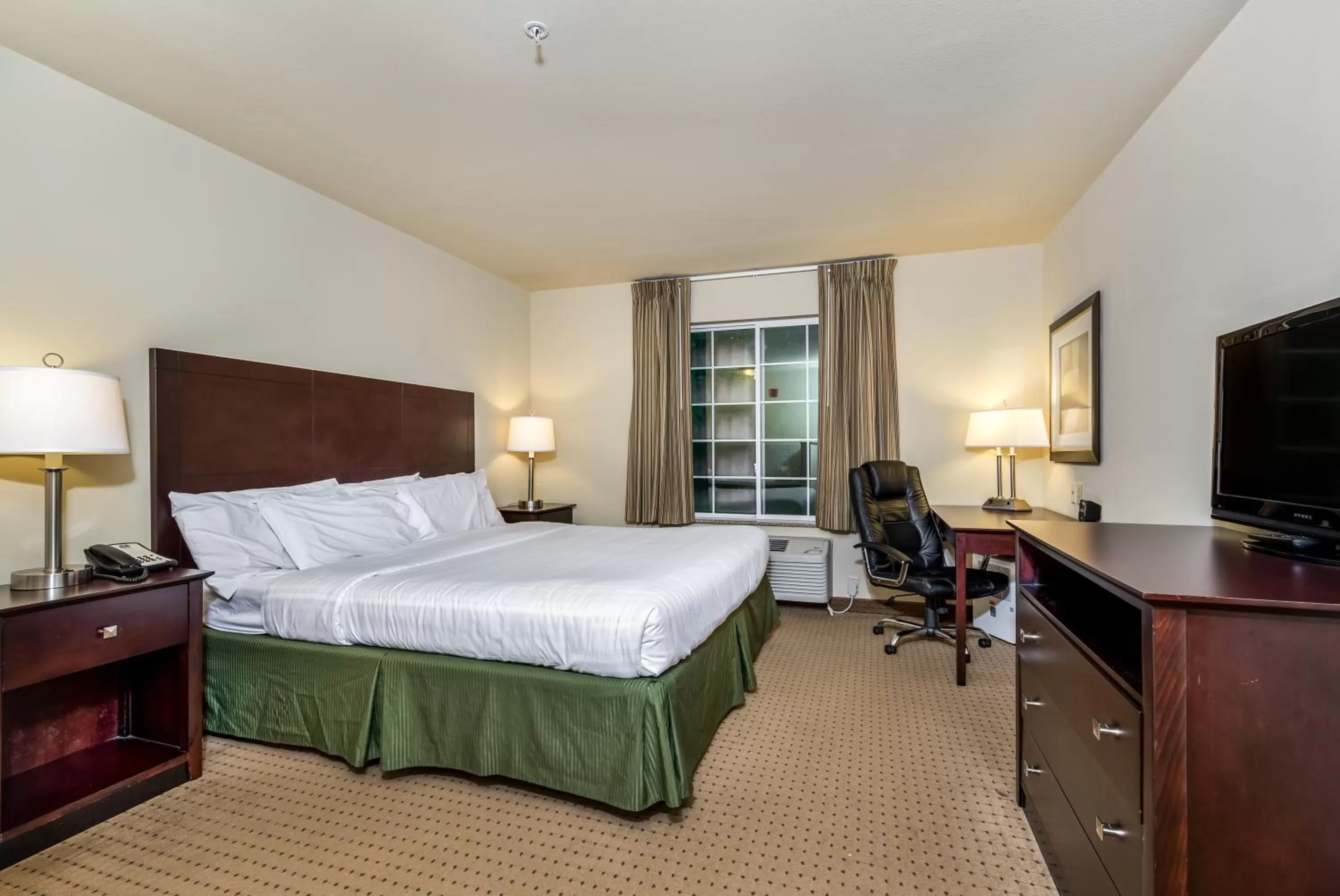 Photo of the whole room, Bed in Cobblestone Inn & Suites - Vinton, IA