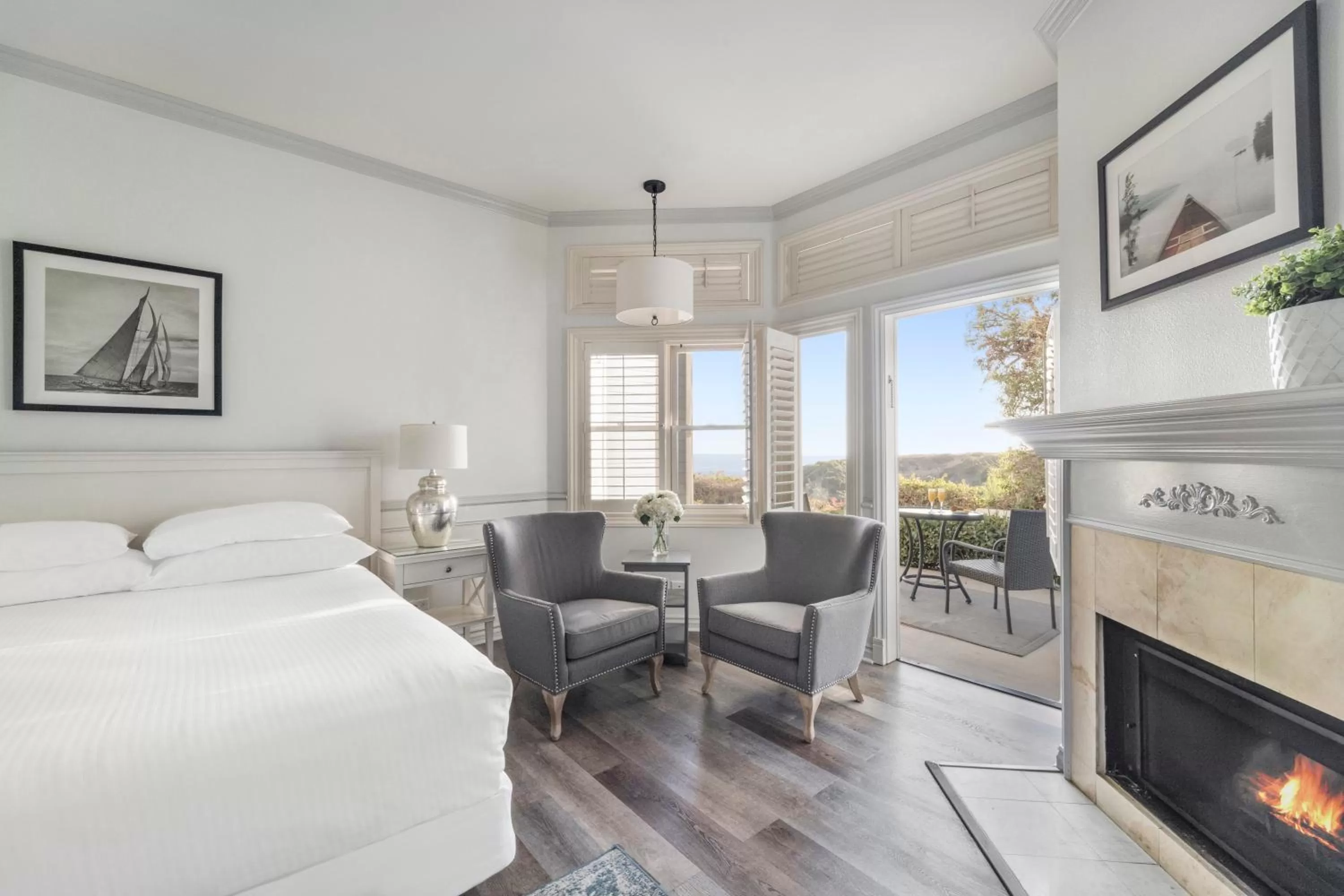 Photo of the whole room, Bed in Blue Lantern Inn, A Four Sisters Inn