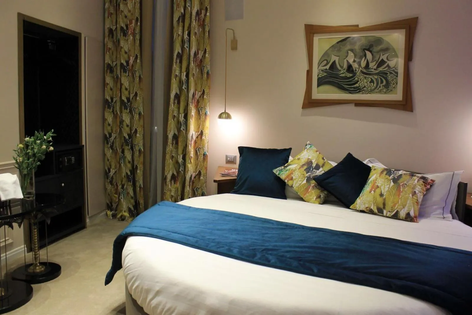 Bed in Torre Argentina Relais - Residenze di Charme