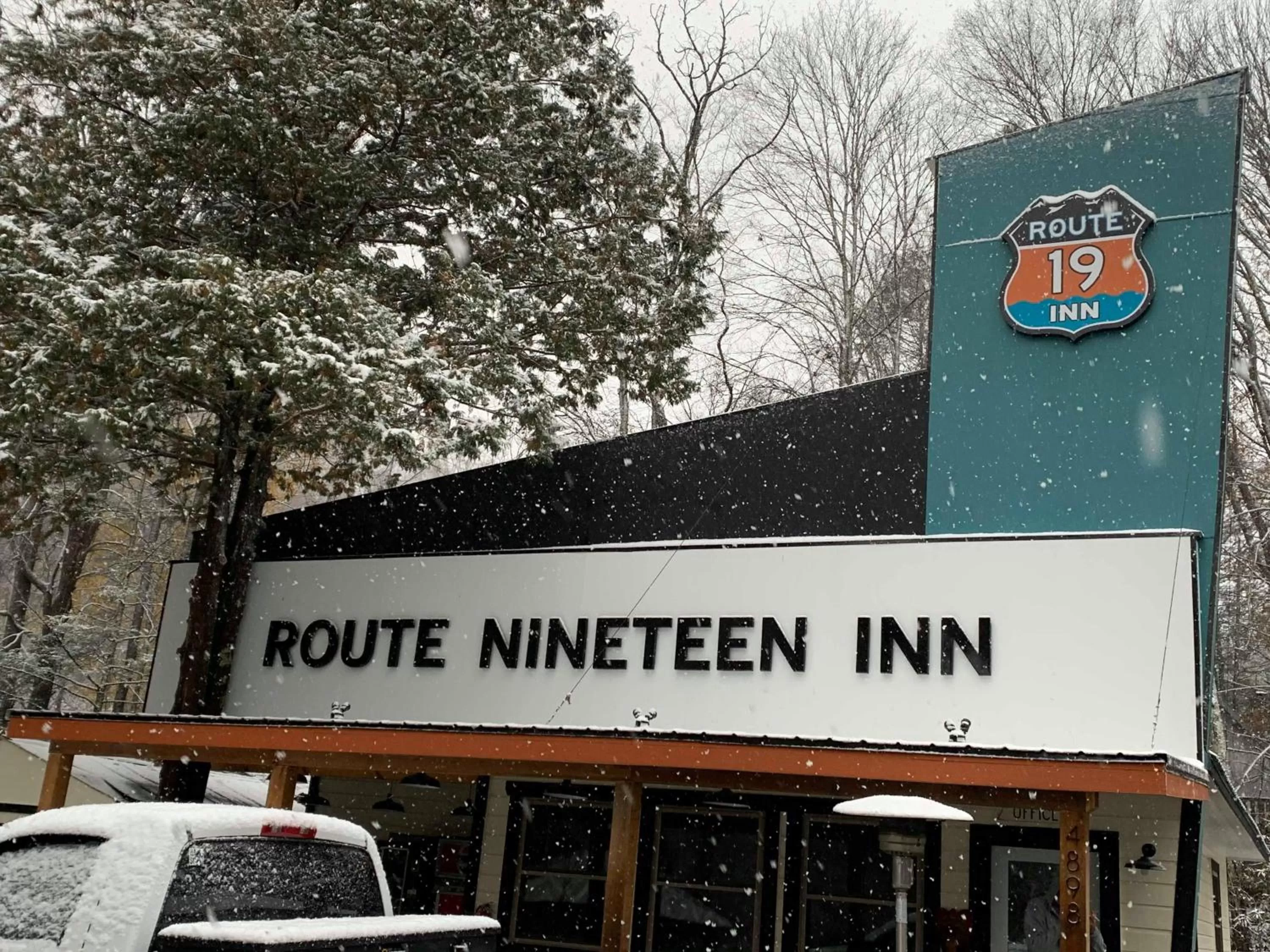 Facade/entrance in Route 19 Inn