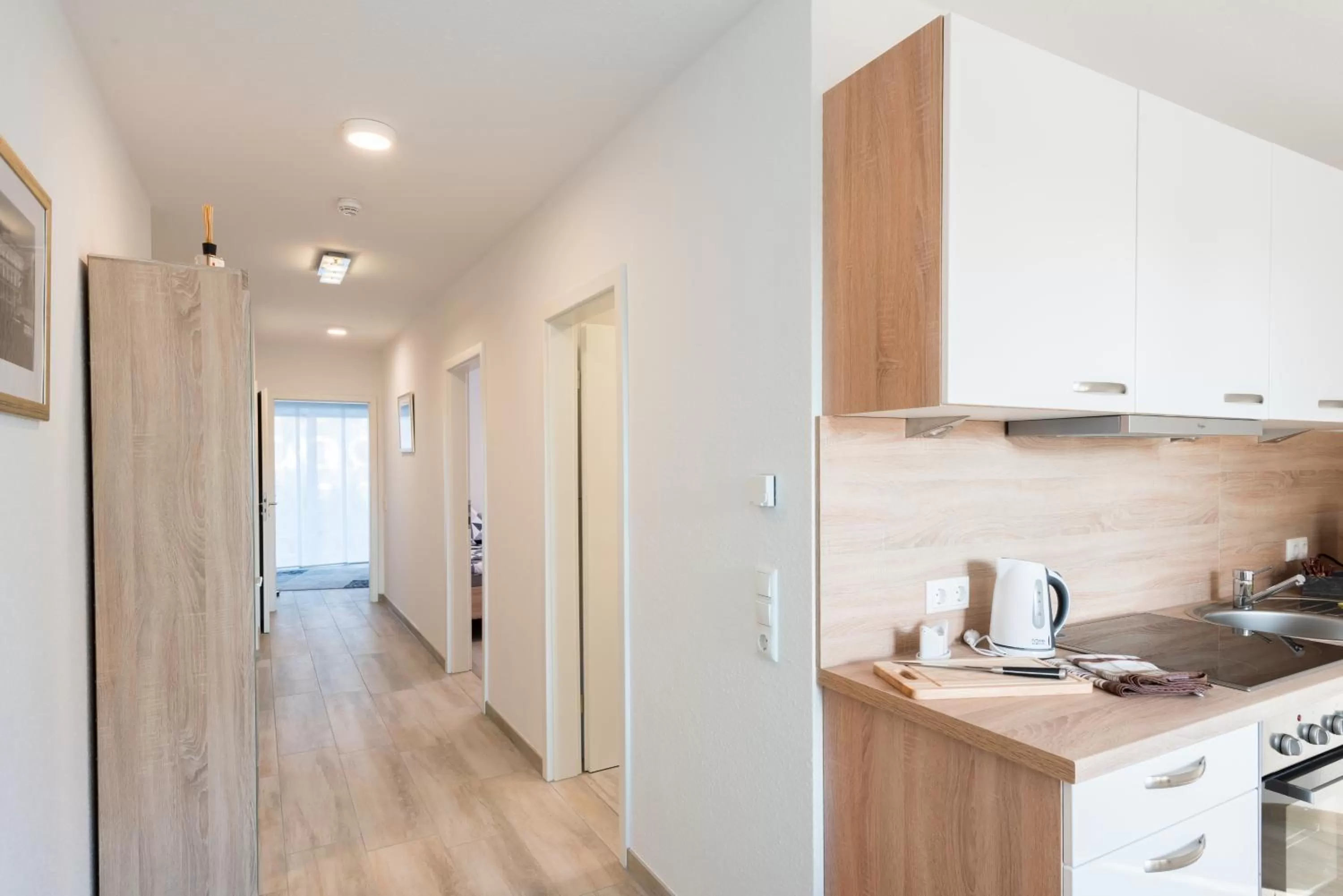 Photo of the whole room, Kitchen/Kitchenette in GLEUEL INN - digital hotel & serviced apartments & boardinghouse mit voll ausgestatteten Küchen