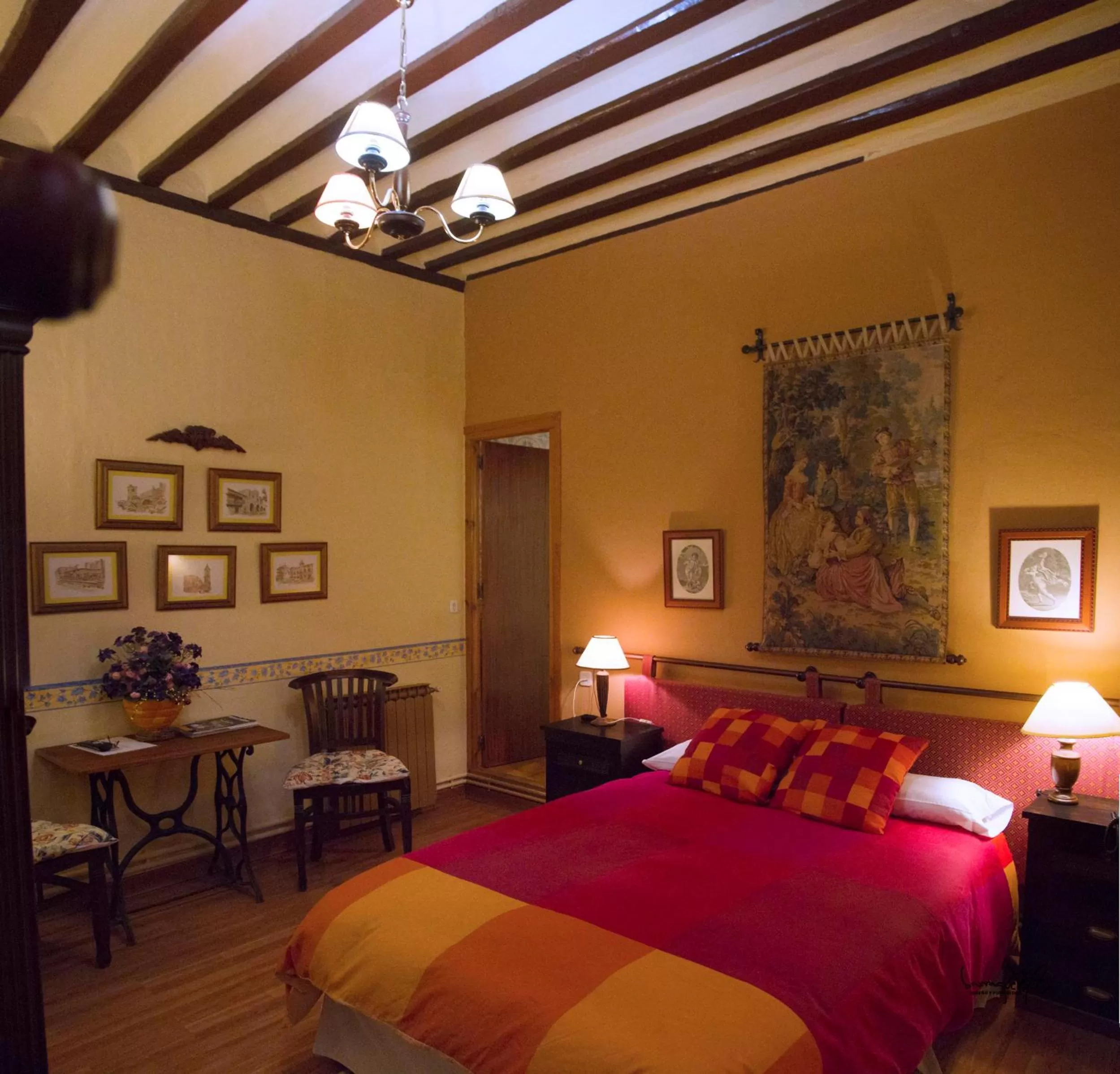 Photo of the whole room in La Casona del Abuelo Parra