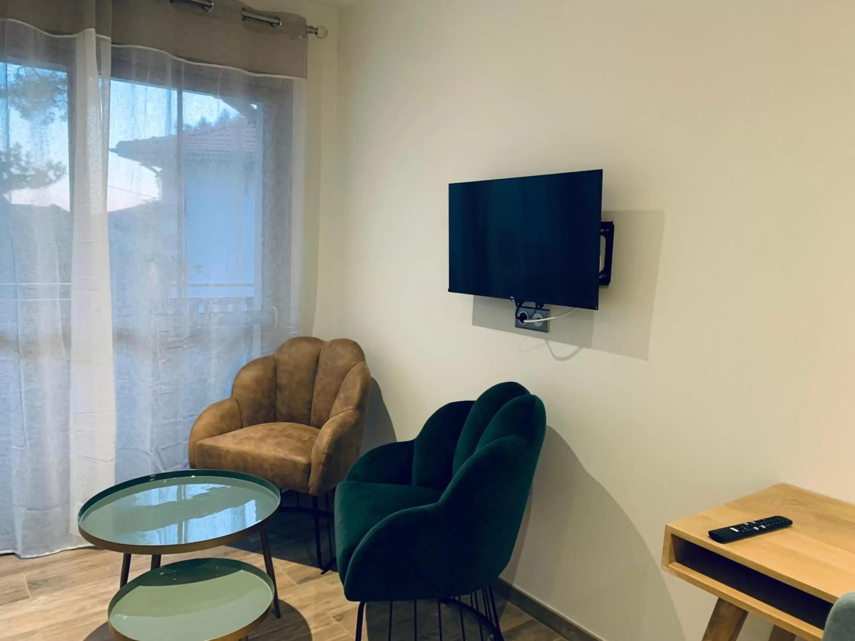 Deluxe Double Room with Bath in VILLA MADY Deluxe Double Room with Bath in VILLA MADY