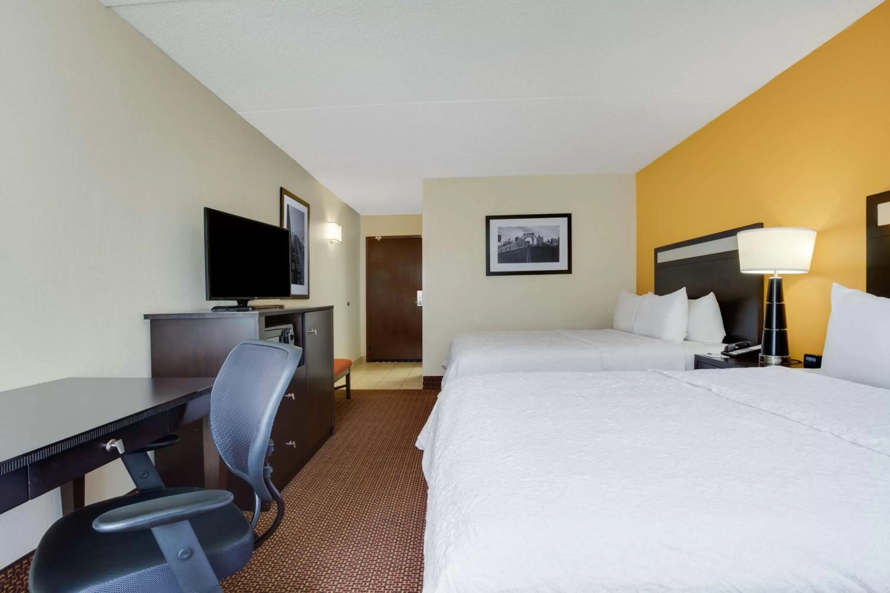 Queen Room - Non-Smoking in Hampton Inn Pittsburgh/West Mifflin