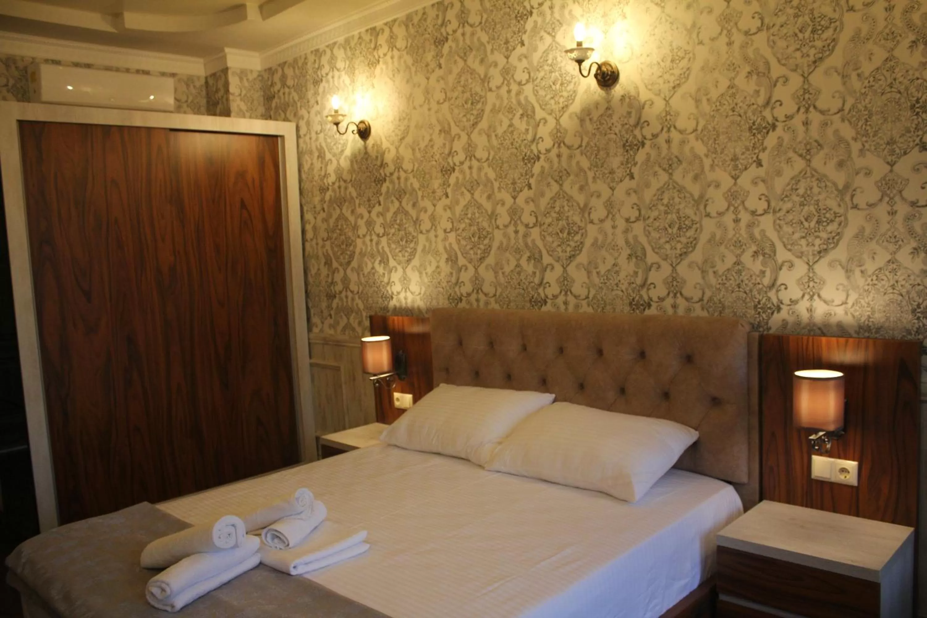 Bed in MELINI Boutique Hotel