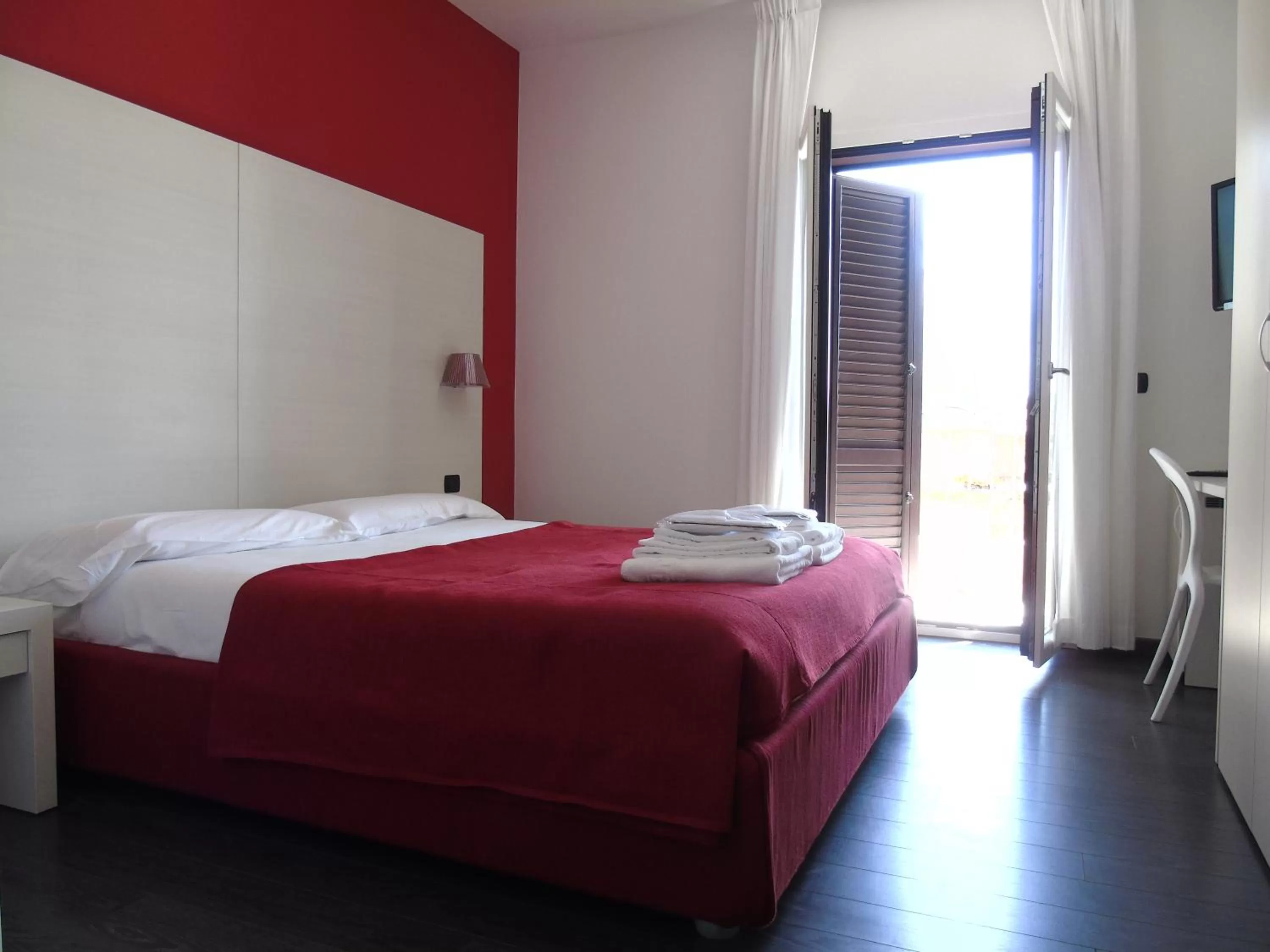 TV and multimedia, Bed in Areté Luxury Room