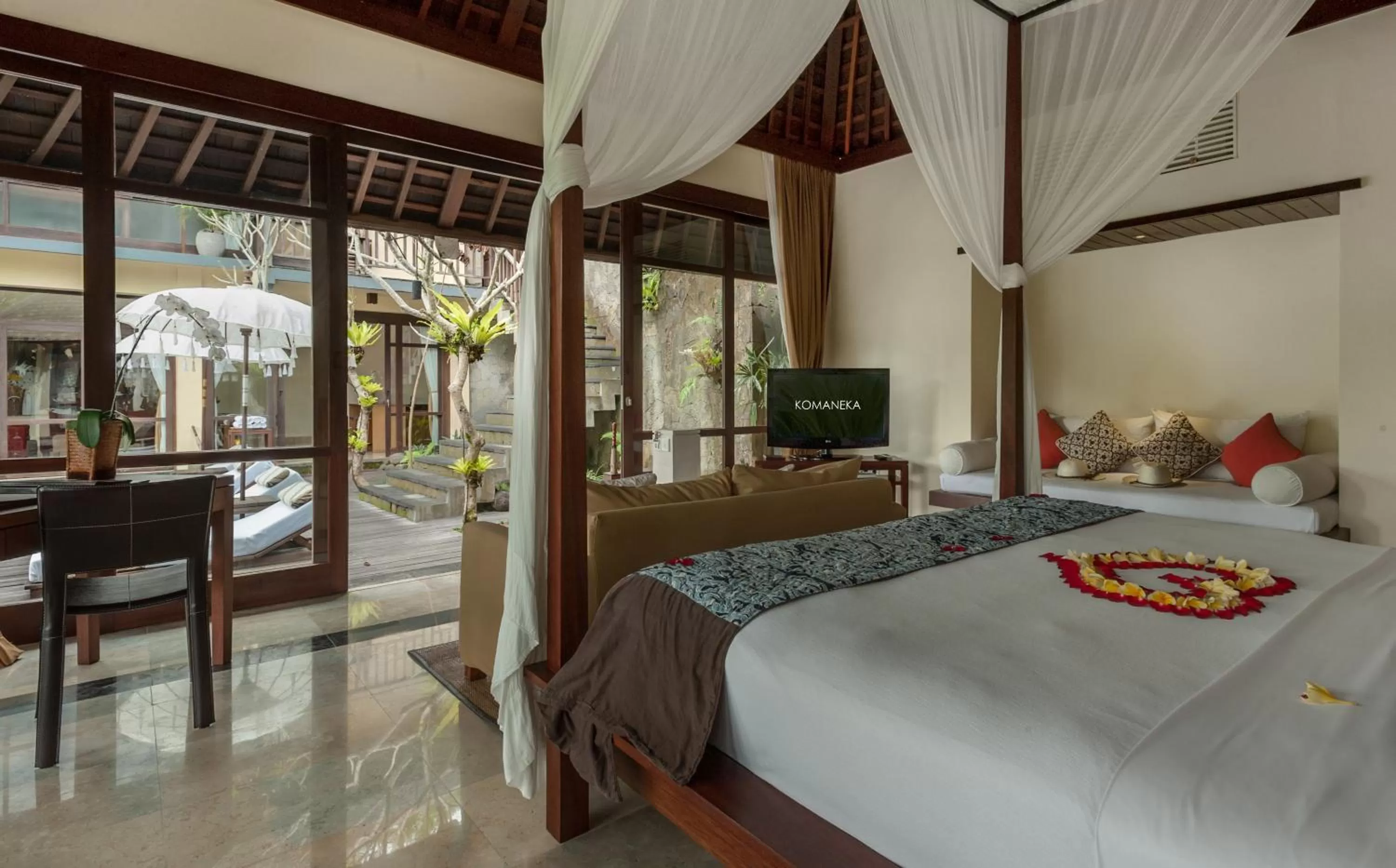 TV and multimedia, Bed in Komaneka at Bisma Ubud