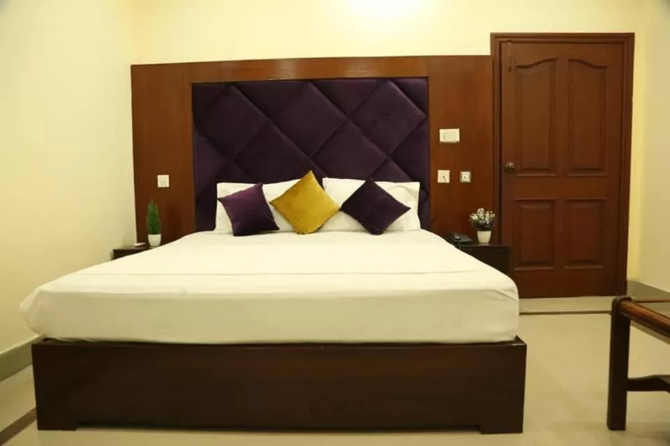 Bed in Hotel Royal Luxury Multan