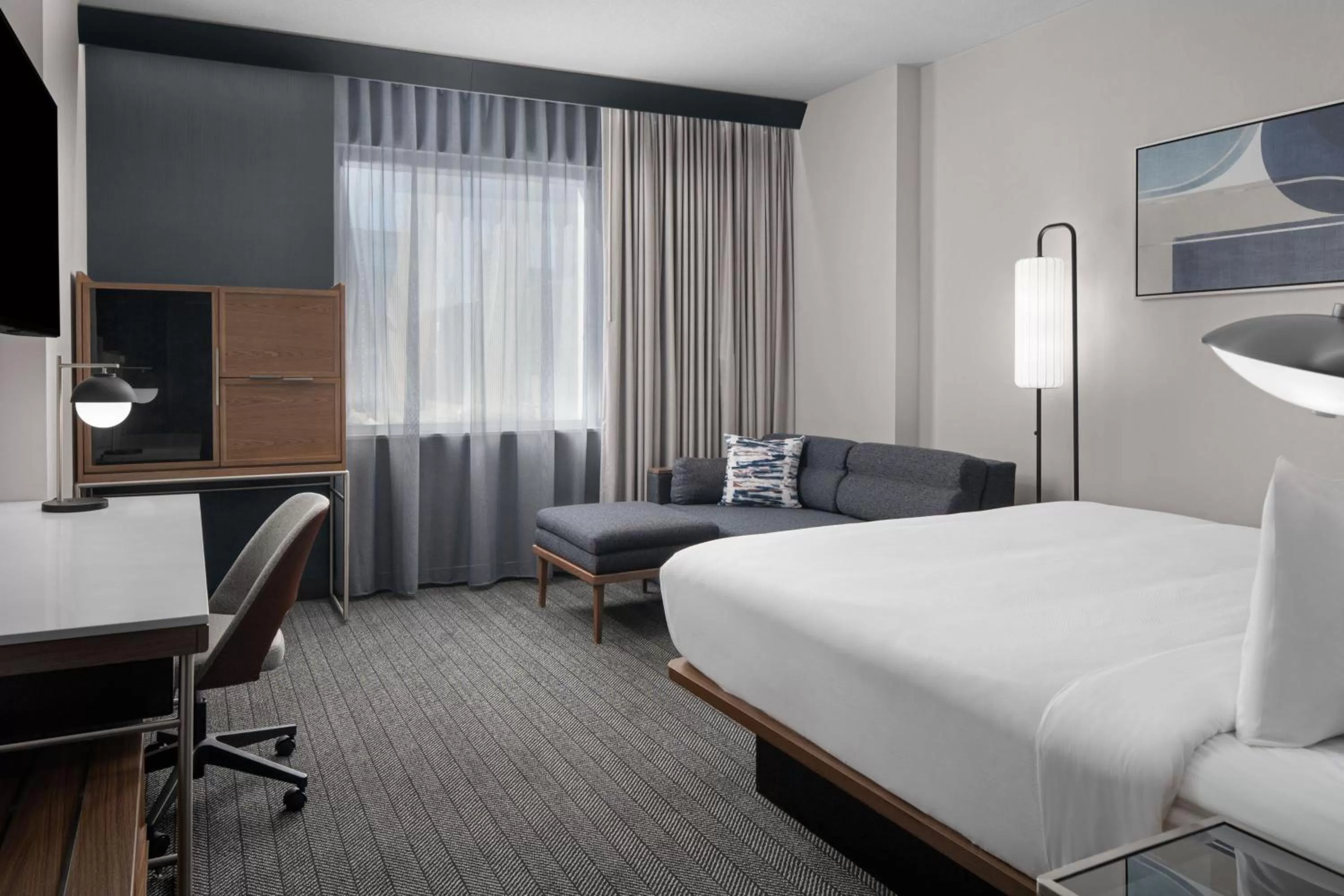 Photo of the whole room, Bed in Courtyard by Marriott Calgary Downtown