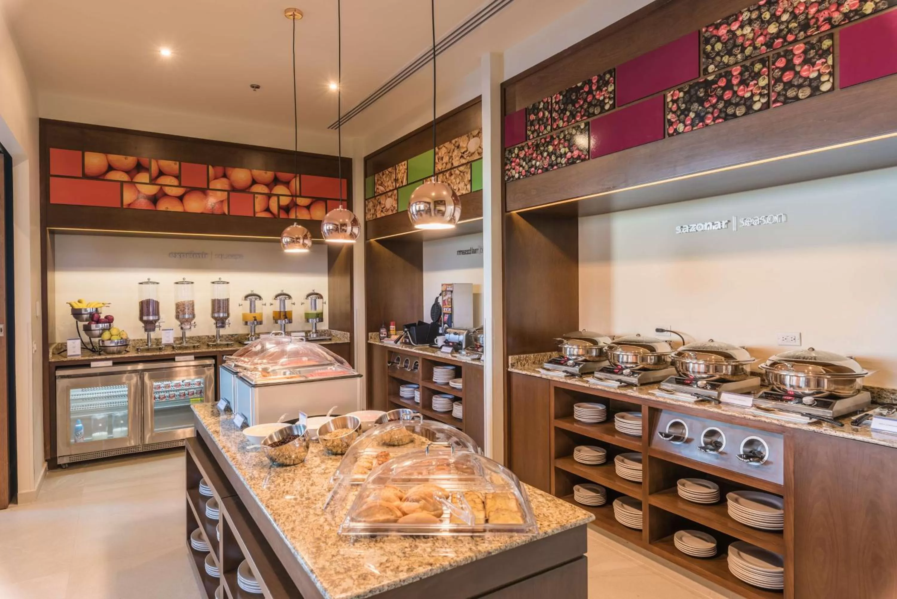 Dining area in Hampton Inn & Suites by Hilton Salamanca Bajio