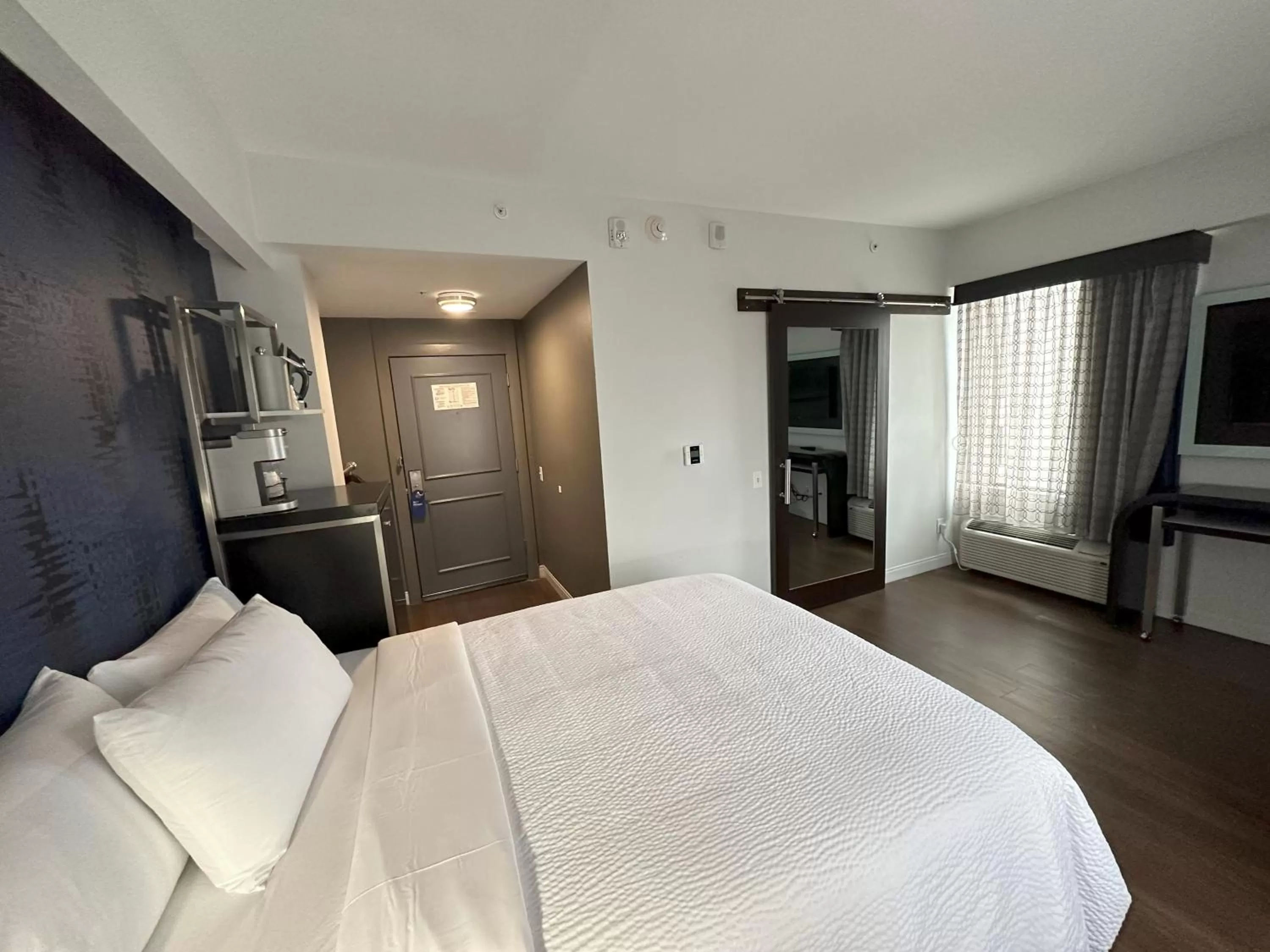 Bed in Holiday Inn Express - Dallas Downtown by IHG