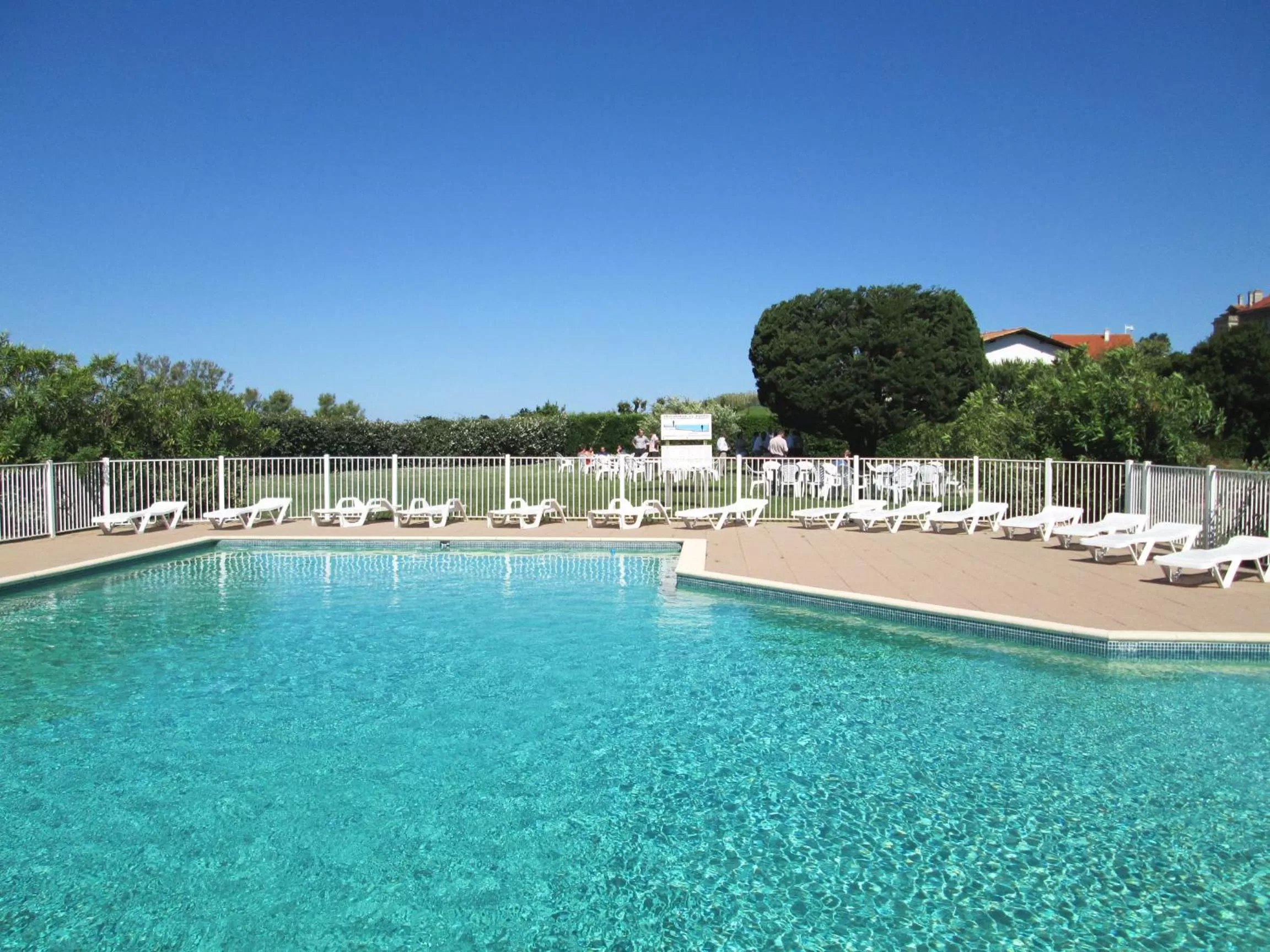 Swimming pool in Résidence Mer & Golf Ilbarritz