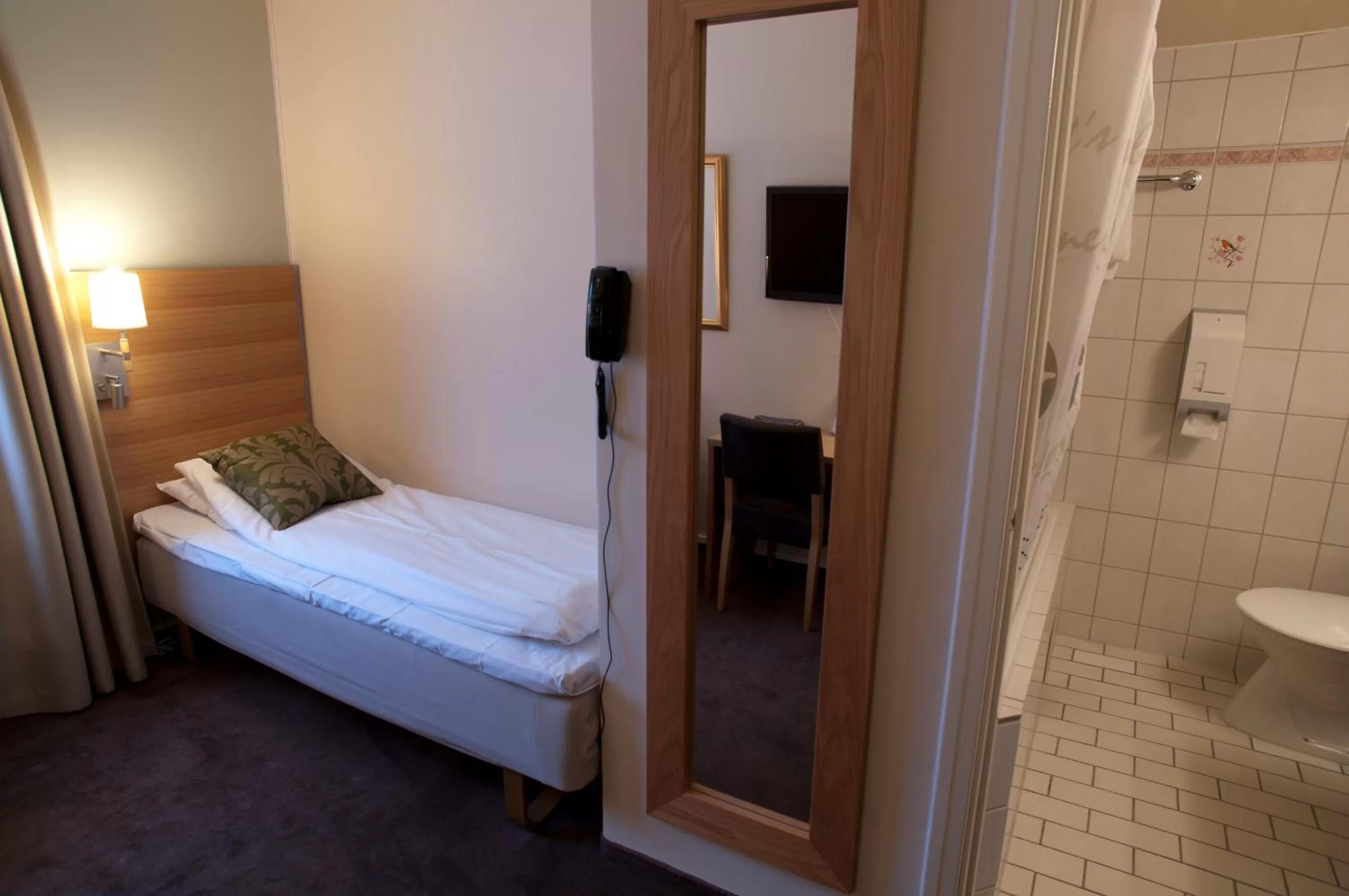 Shower, Bed in Bergstadens Hotel & Spa