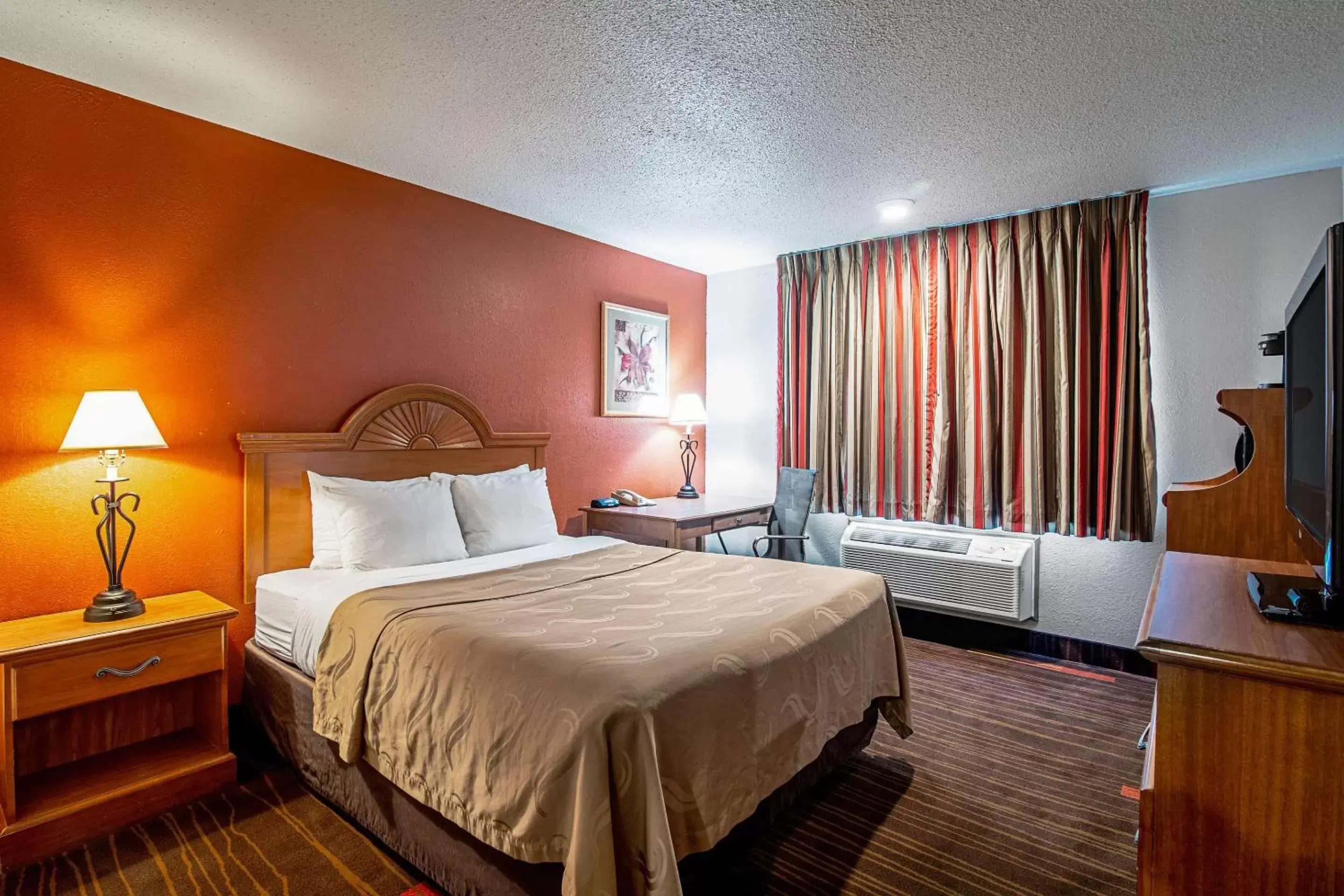 Queen Room - Accessible/Nonsmoking in Quality Inn Aberdeen Queen Room - Accessible/Nonsmoking in Quality Inn Aberdeen