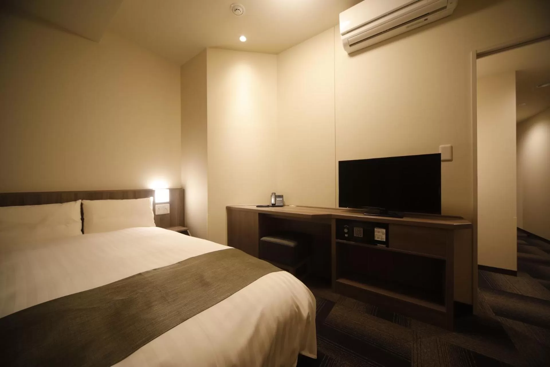 Bed in Dormy Inn Korakuen