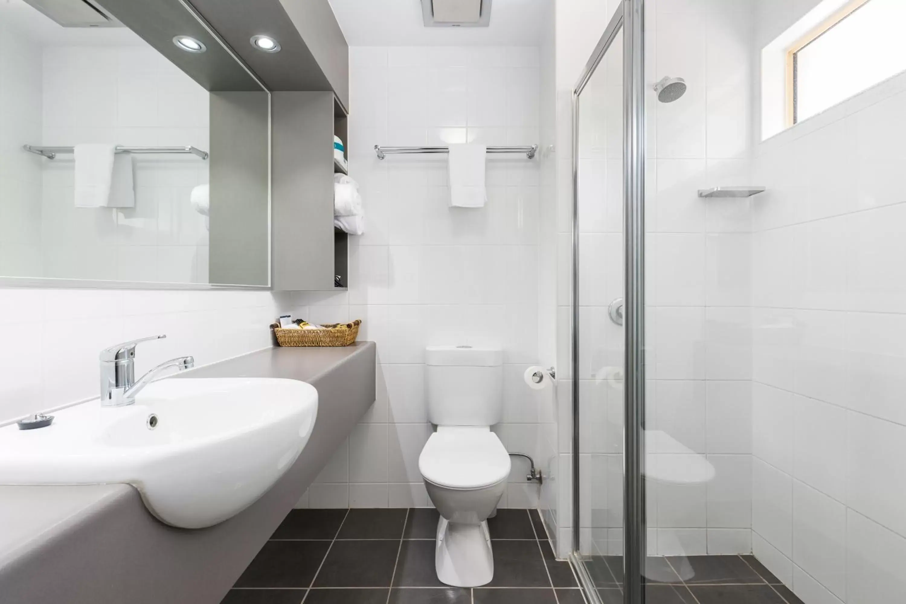 Queen Suite in The Stirling Motel Queen Suite in The Stirling Motel