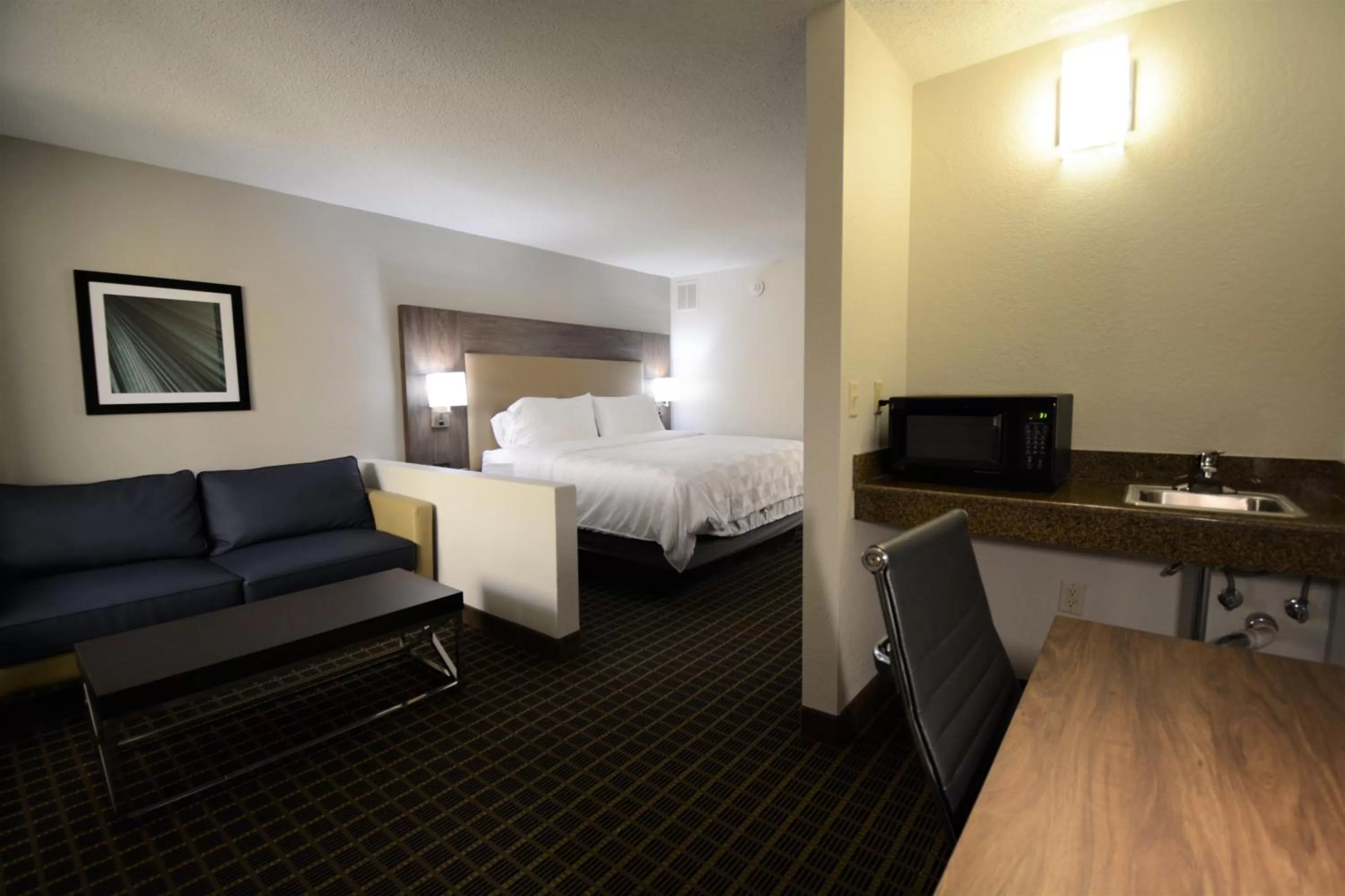 Photo of the whole room, Bed in Holiday Inn Hazlet by IHG