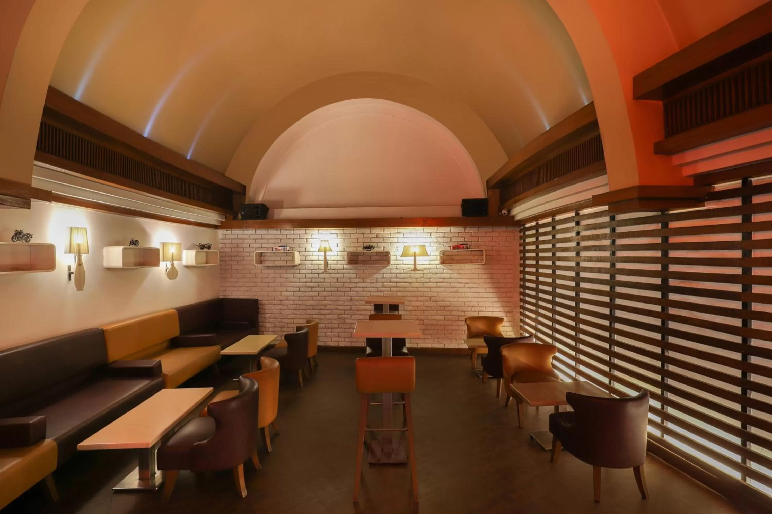 Lounge or bar in Lemon Tree Hotel, Aurangabad