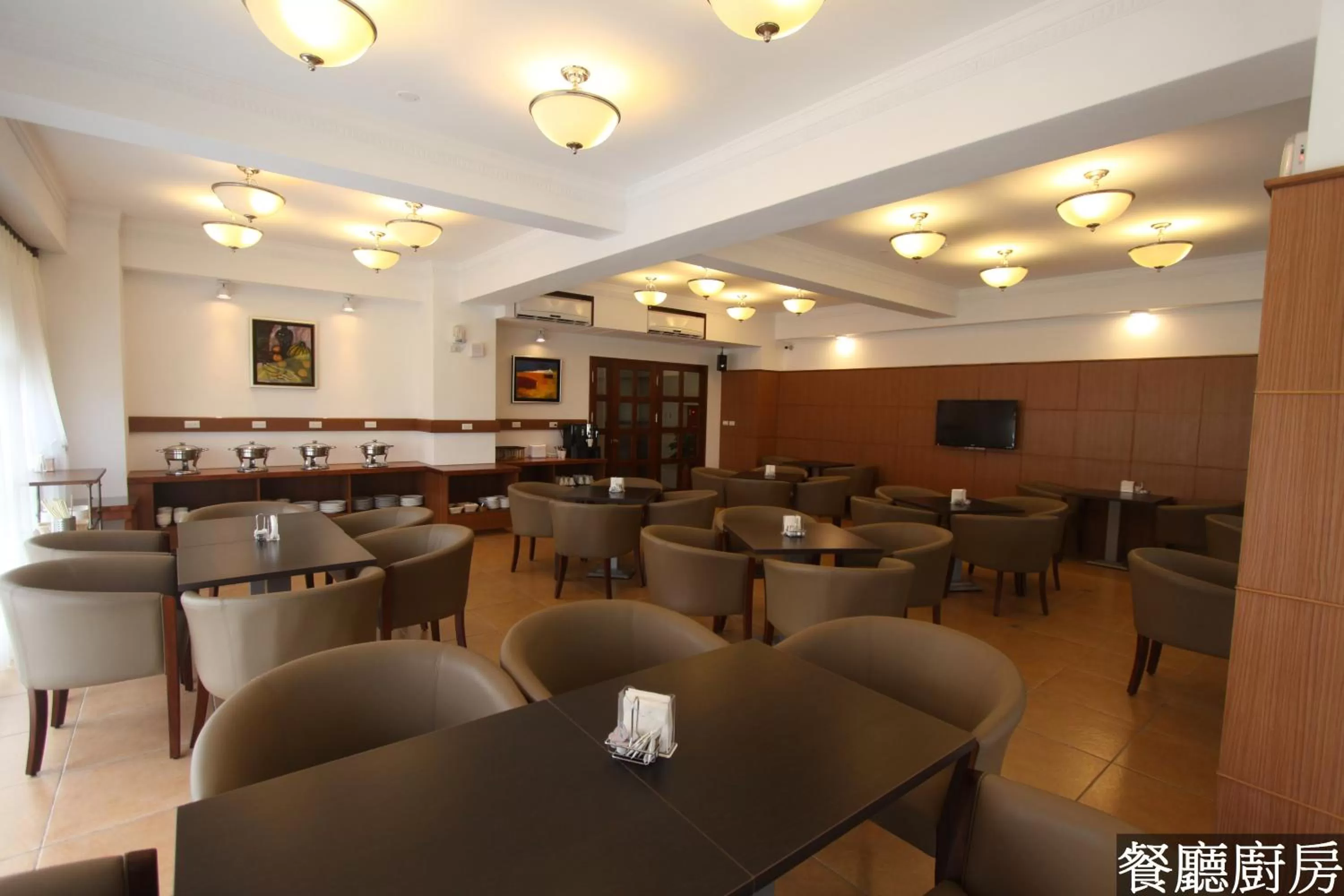 Restaurant/places to eat in Hotel Lohas