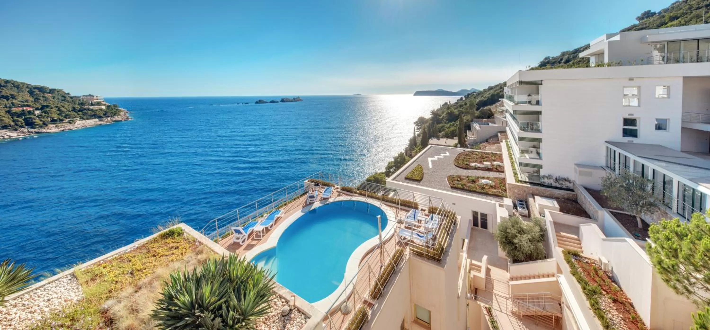 Property building in Hotel More