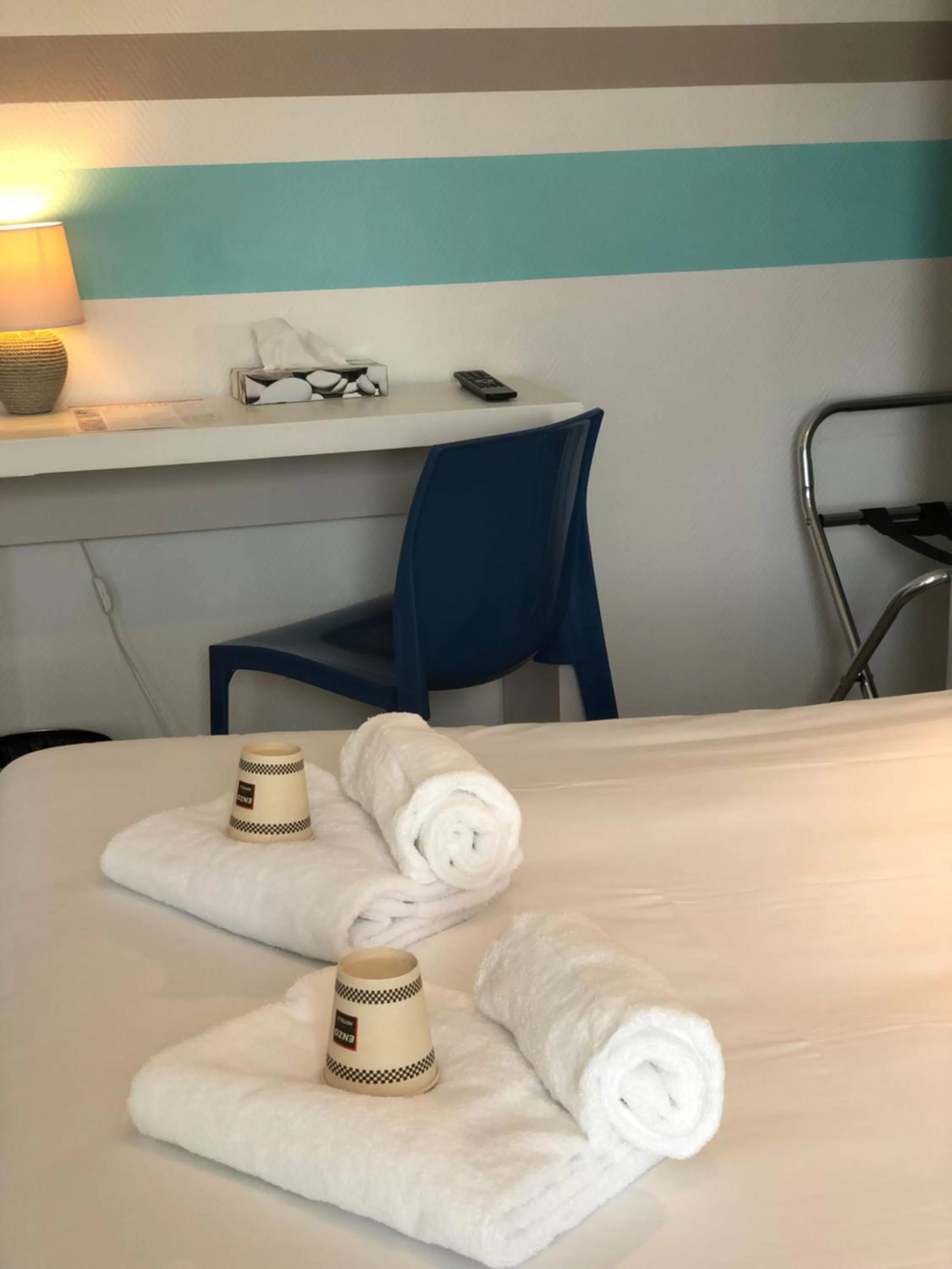 Bed, Bathroom in Enzo Hotels Neufchâteau by Kyriad Direct