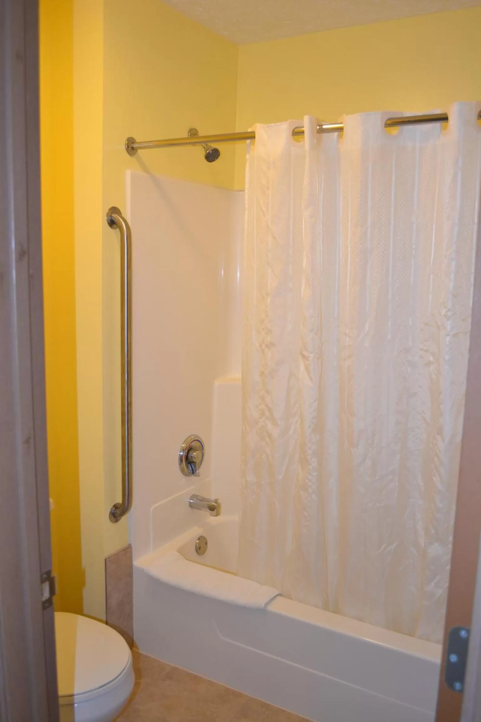 Bathroom in Sky Lodge Inn & Suites - Delavan