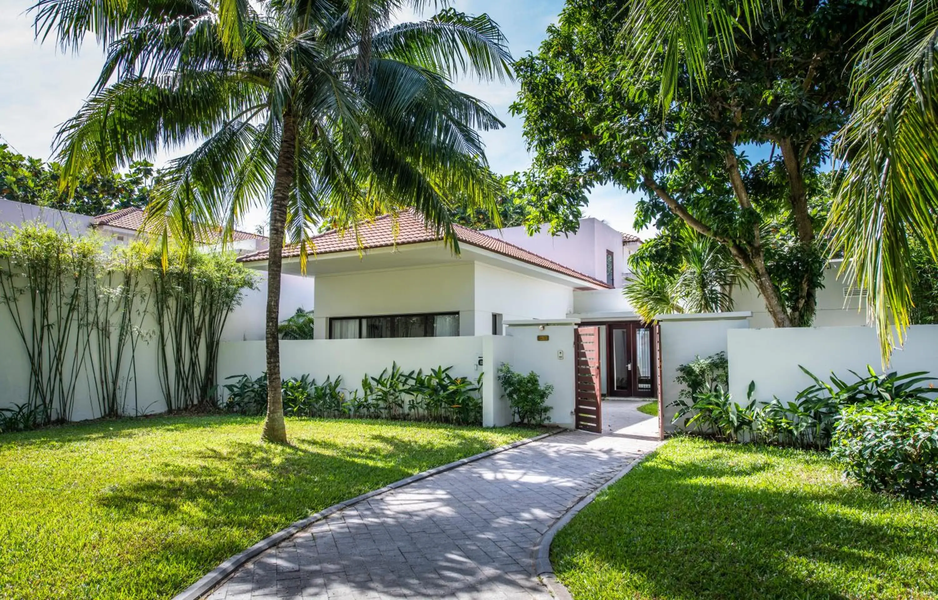 Three Bedroom Villa Lake View - Private Pool - VinWonders & Safari Parks Access in Vinpearl Resort & Spa Phu Quoc Three Bedroom Villa Lake View - Private Pool - VinWonders & Safari Parks Access in Vinpearl Resort & Spa Phu Quoc