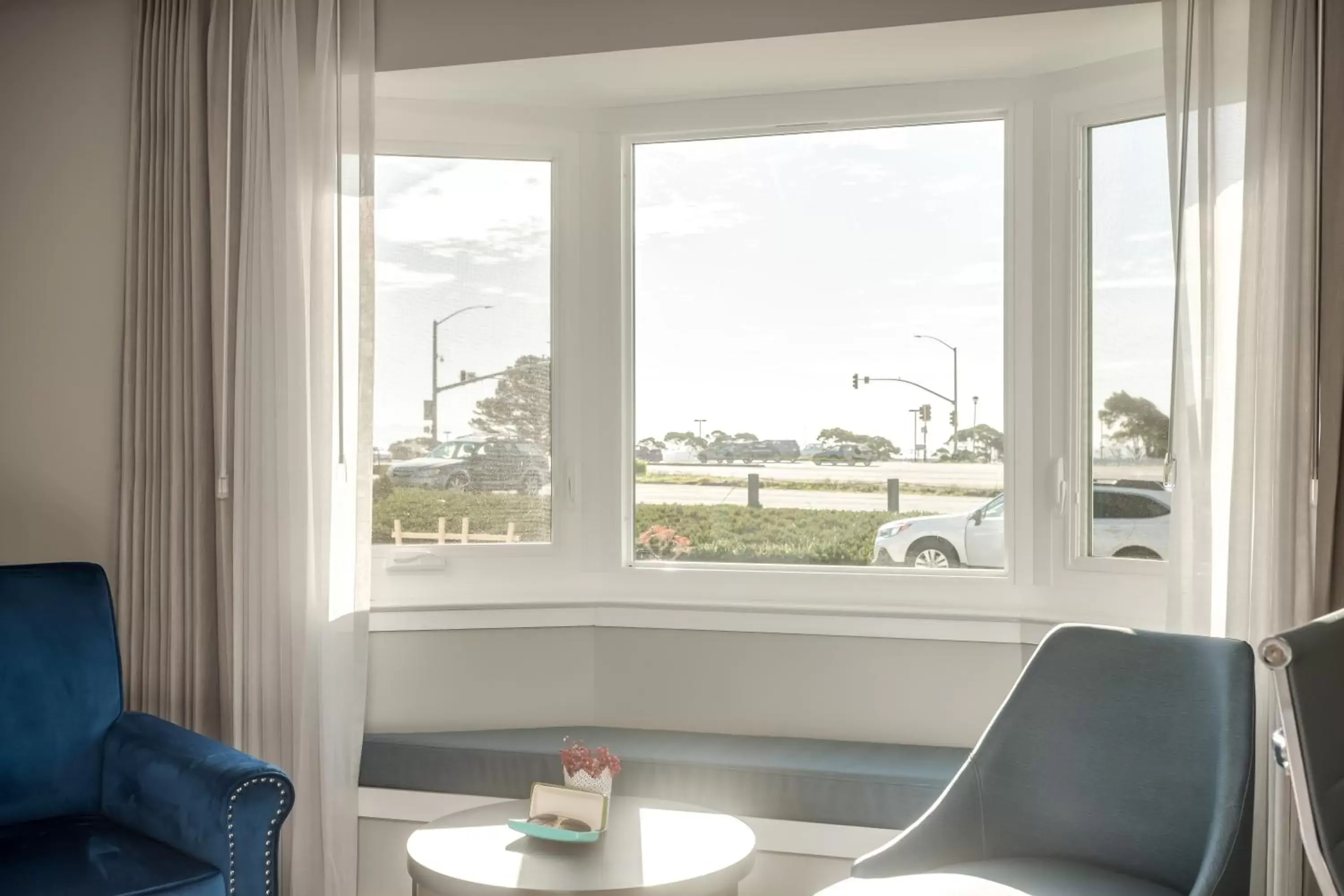 Deluxe Queen Room in Harbor View Inn Deluxe Queen Room in Harbor View Inn