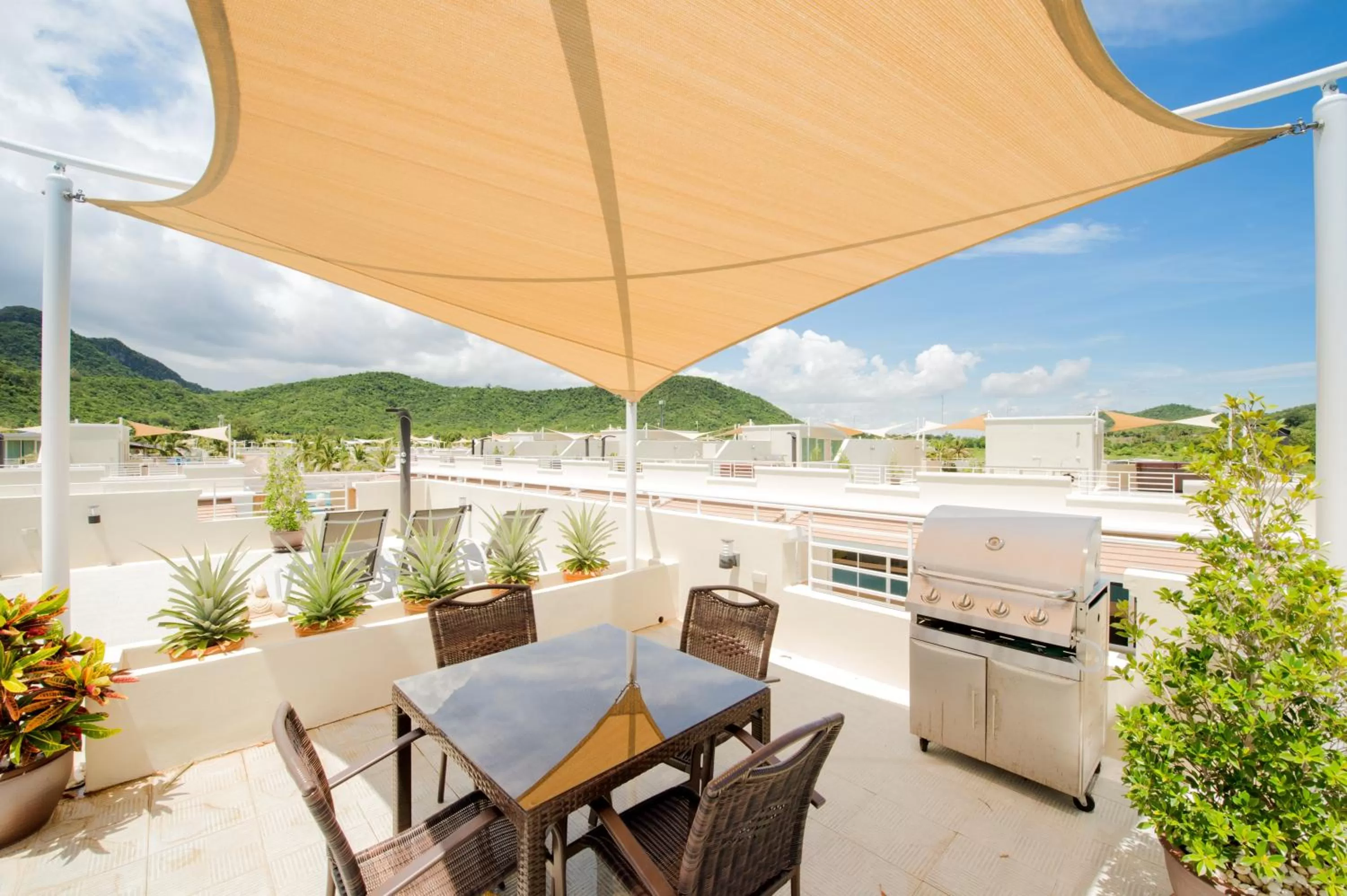 Day in Oriental Beach Pearl Resort