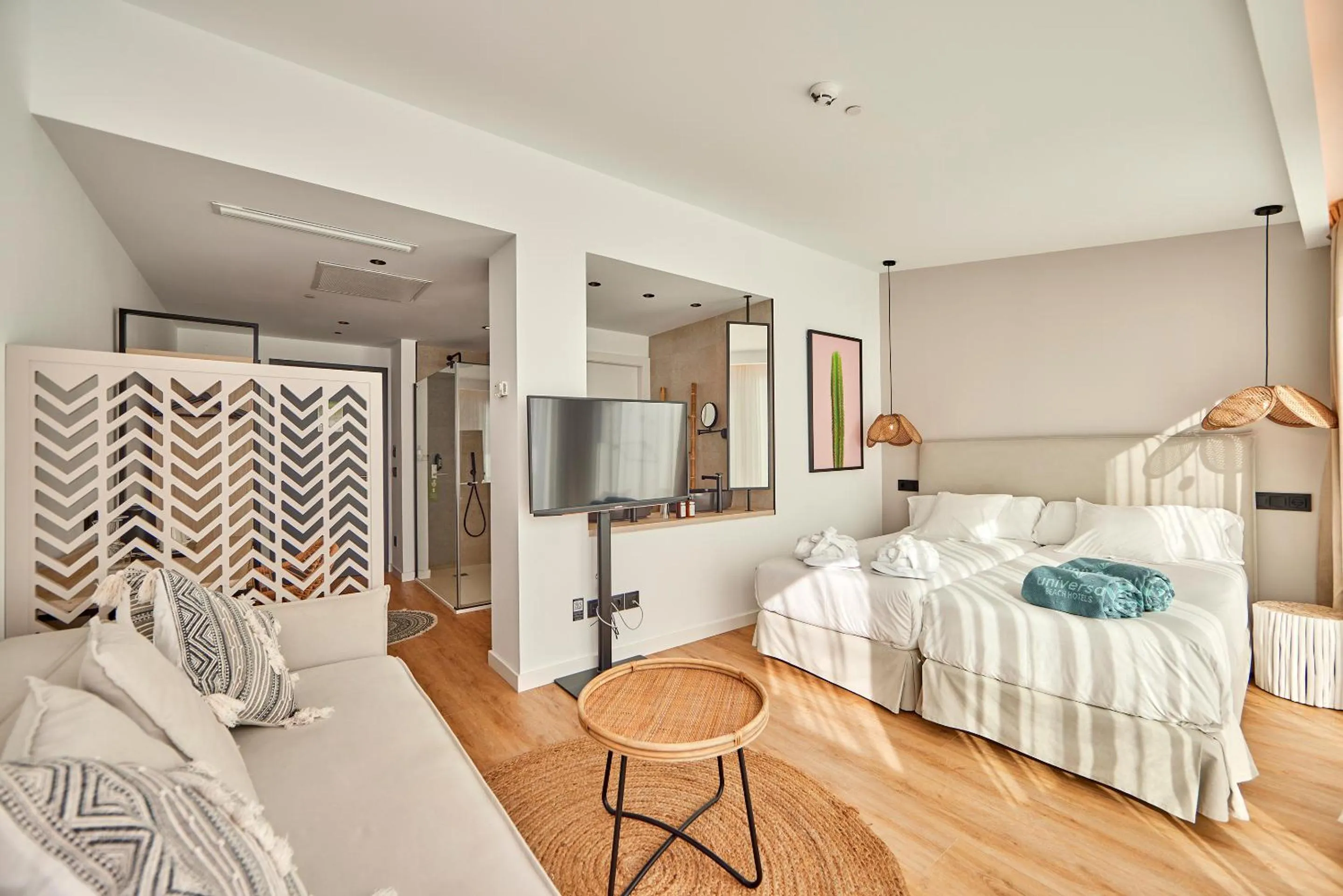 Photo of the whole room, Bed in Hotel Florida Magaluf - Adults Only