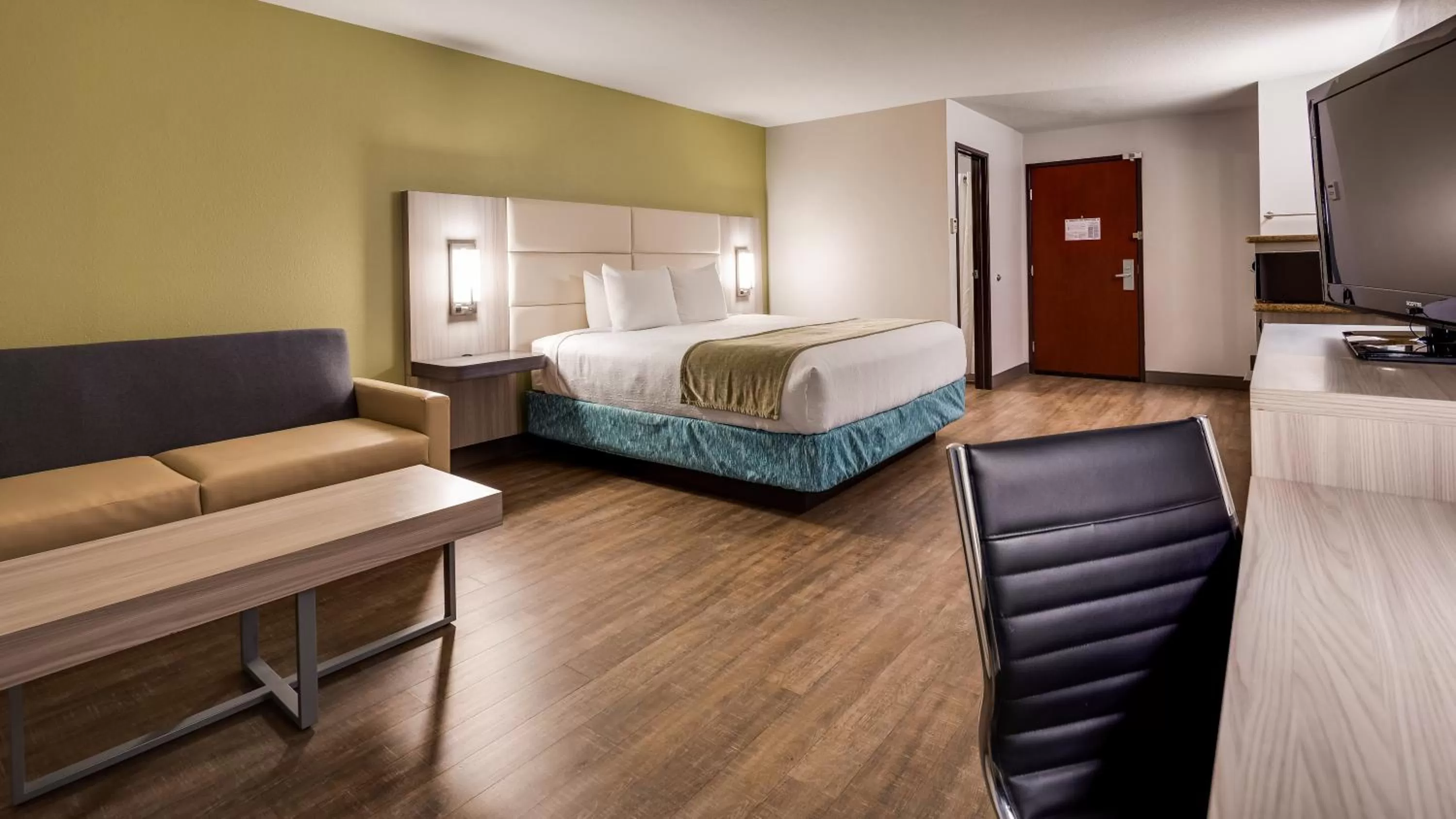 Bed in Best Western Sandy Inn