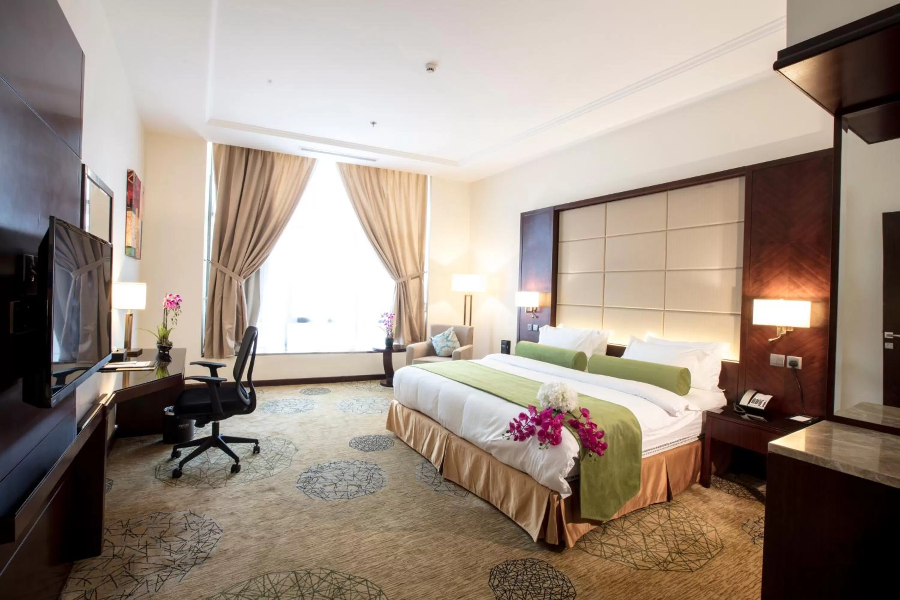 Photo of the whole room, Bed in Prime Al Hamra Hotel