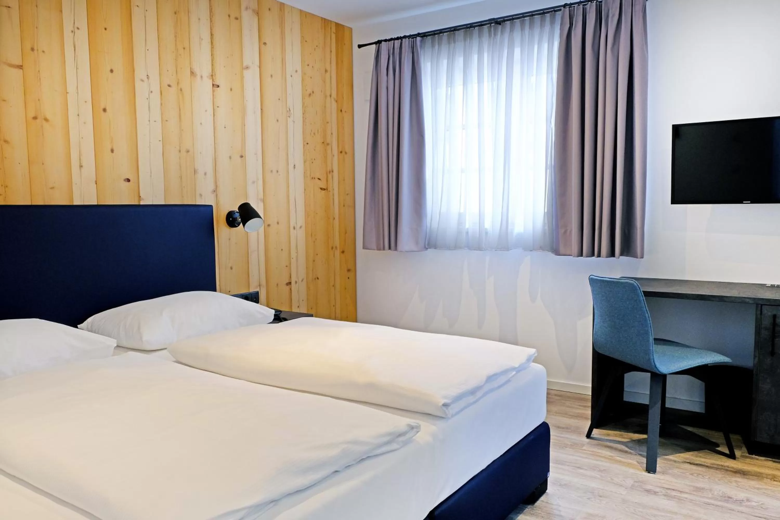 Bedroom, Bed in Hotel Bayerischer Hof