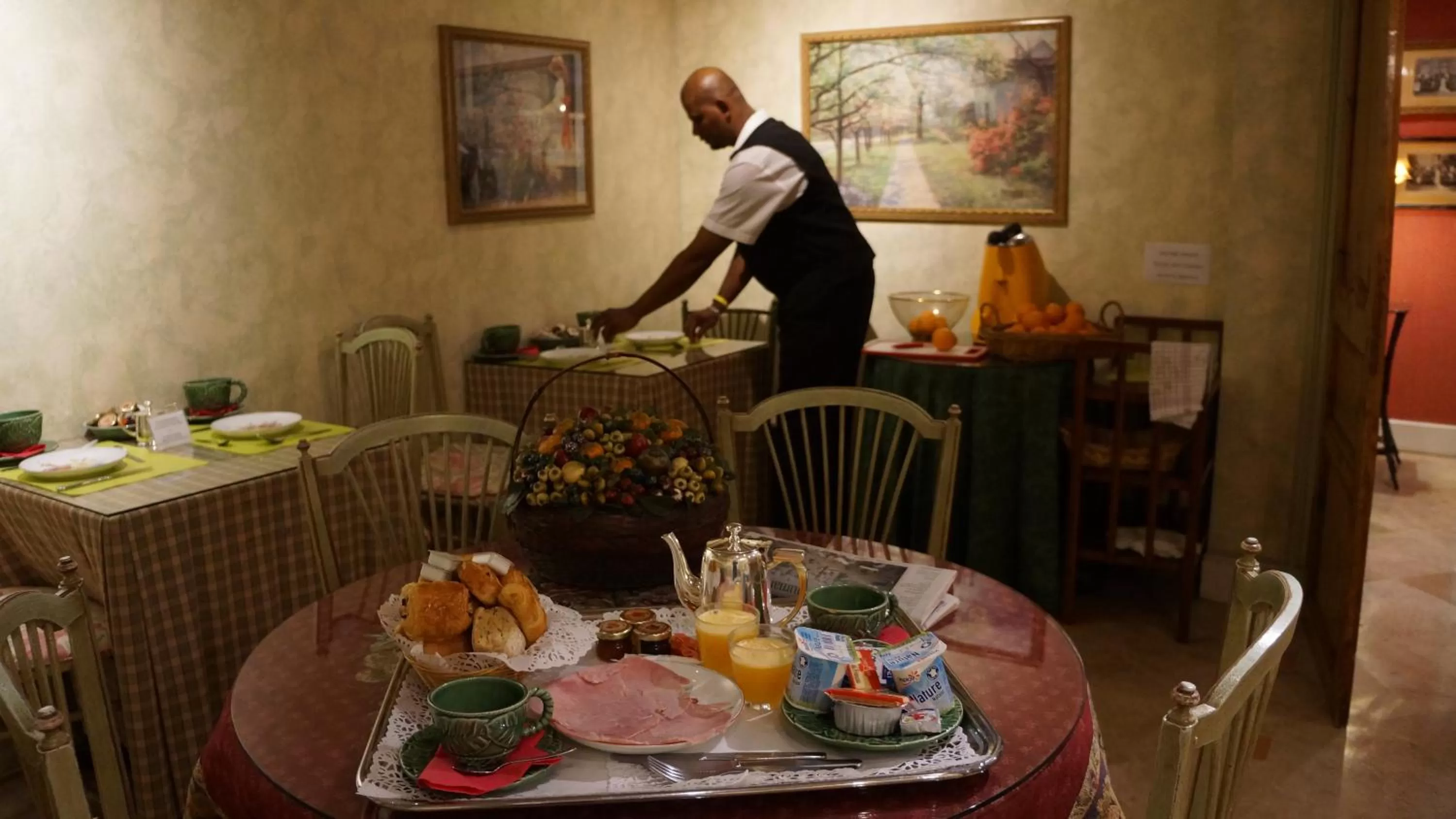 Continental breakfast in Le Relais Médicis