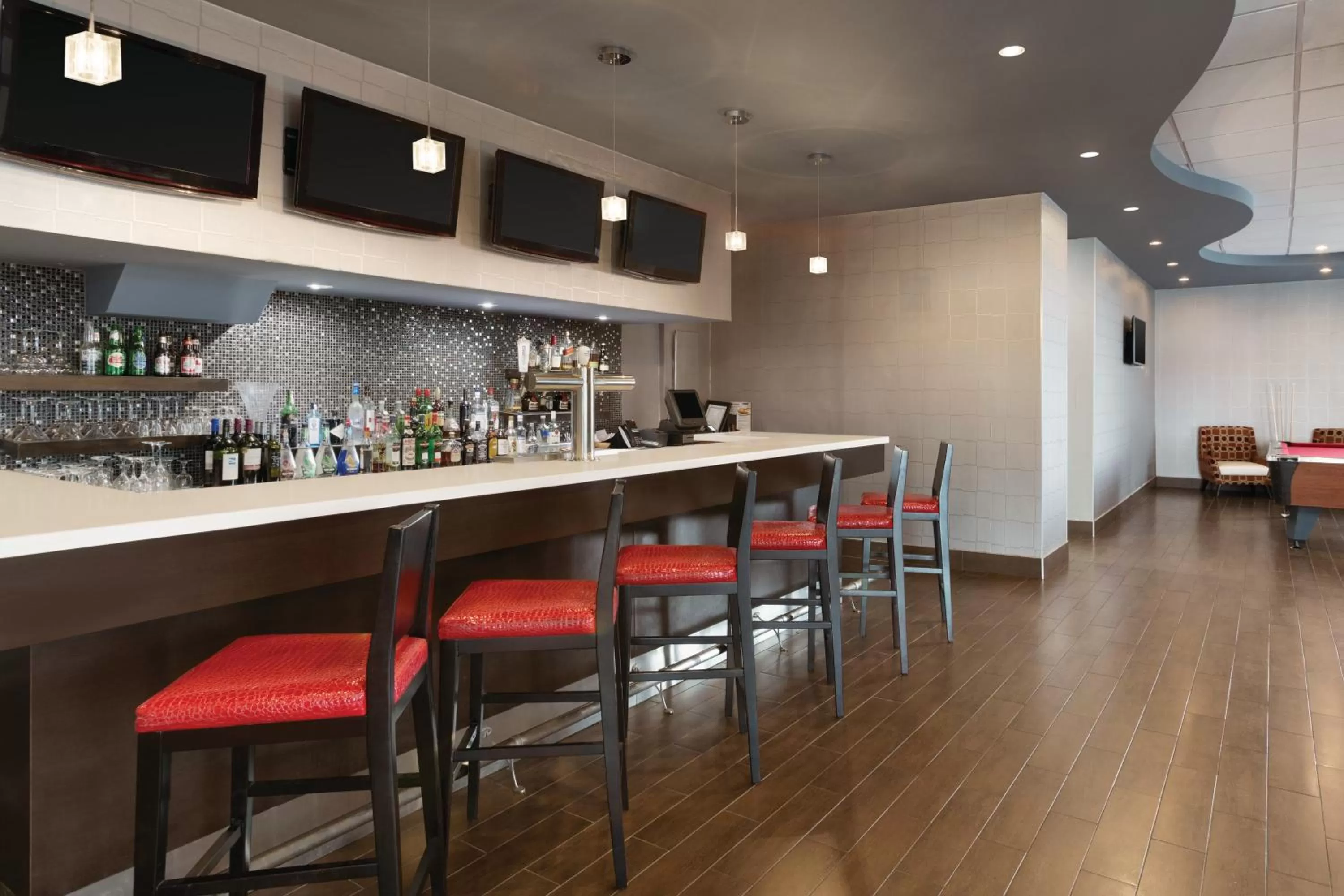Lounge or bar in Park Inn by Radisson Toronto-Markham