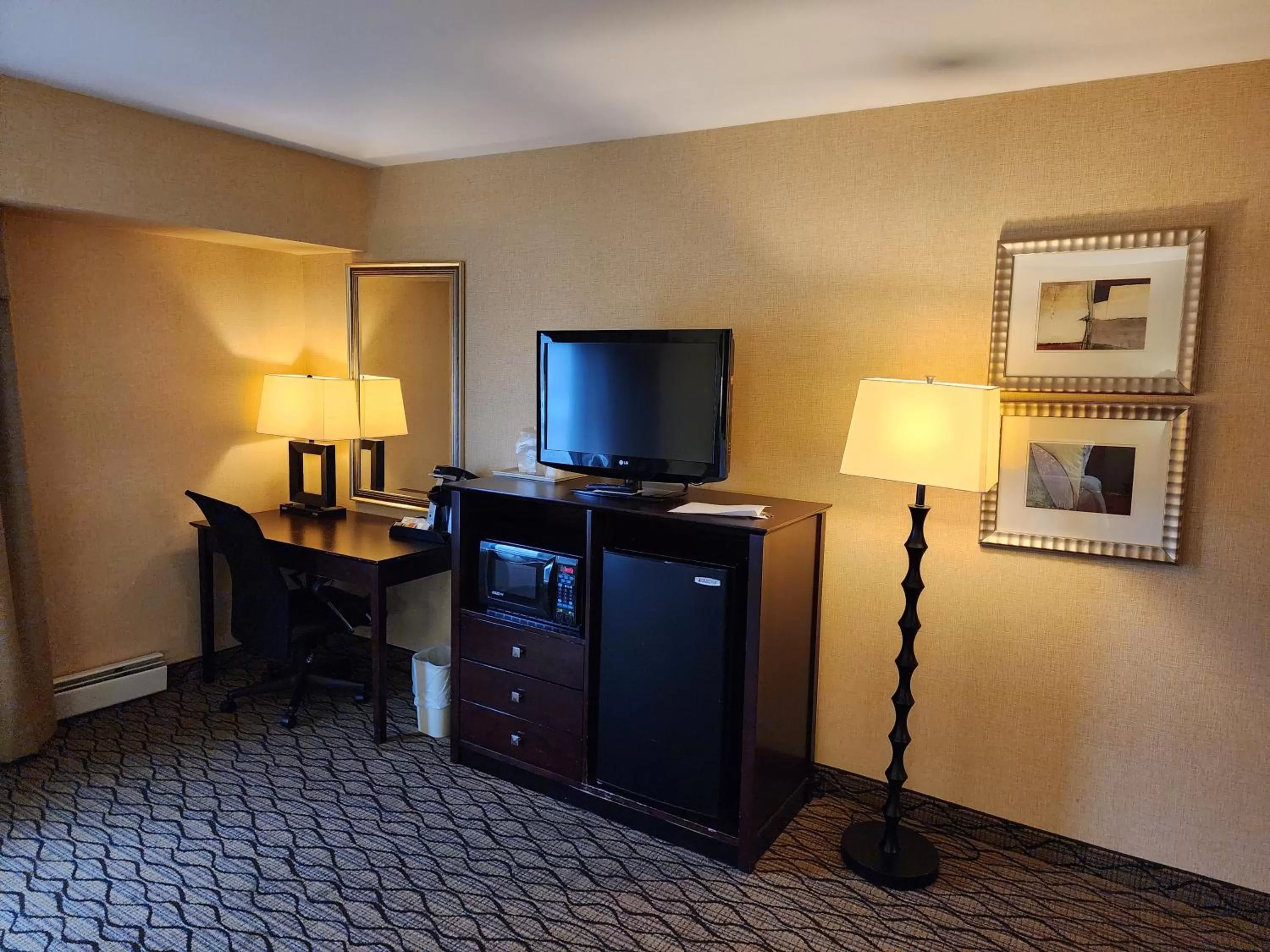 Bedroom in Kittanning Plaza Hotel