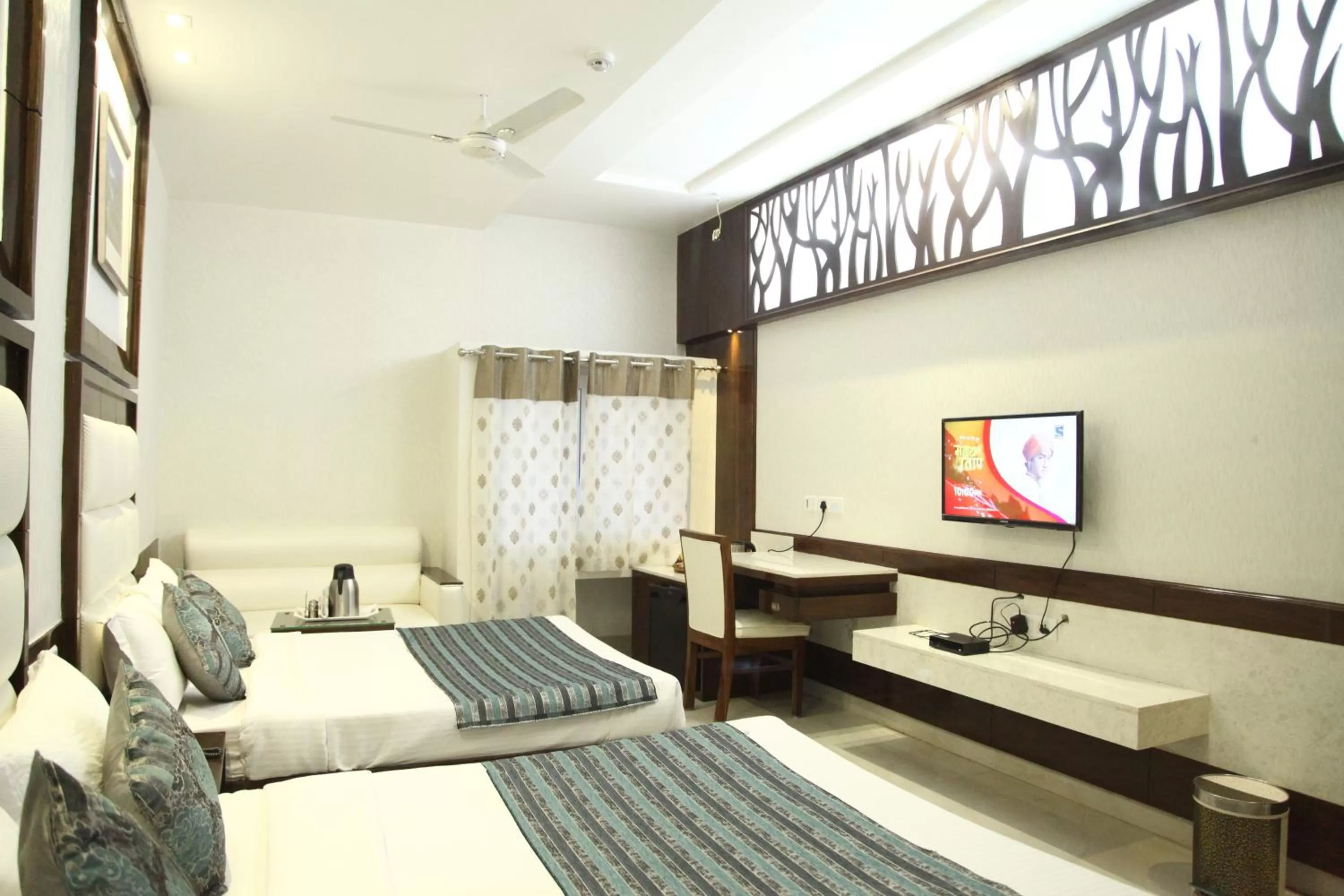 Bedroom, Bed in Hotel Emerald