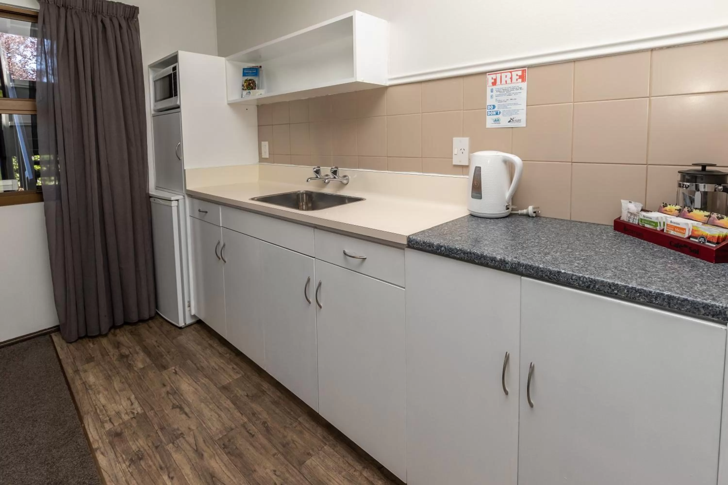 Kitchen or kitchenette in ASURE Explorer Motel & Apartments