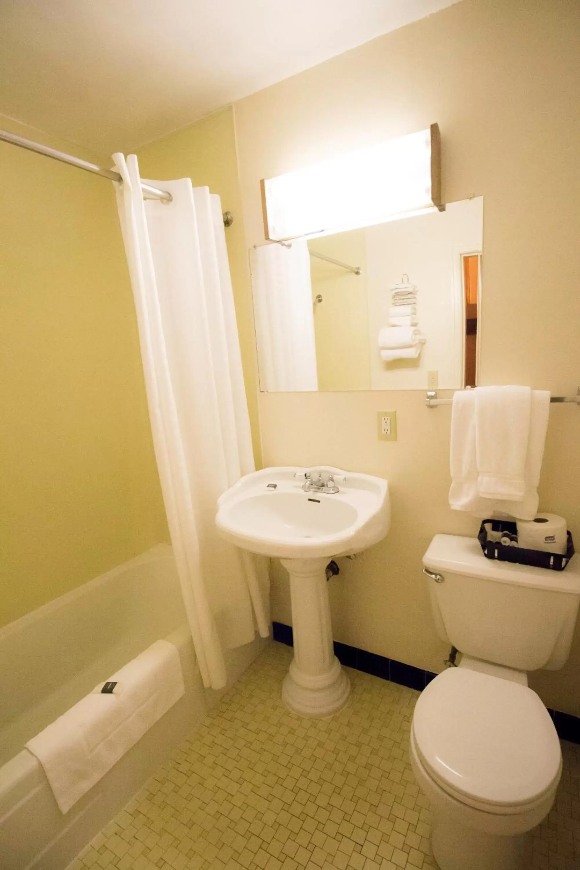 Double Room in Colter's Lodge Double Room in Colter's Lodge