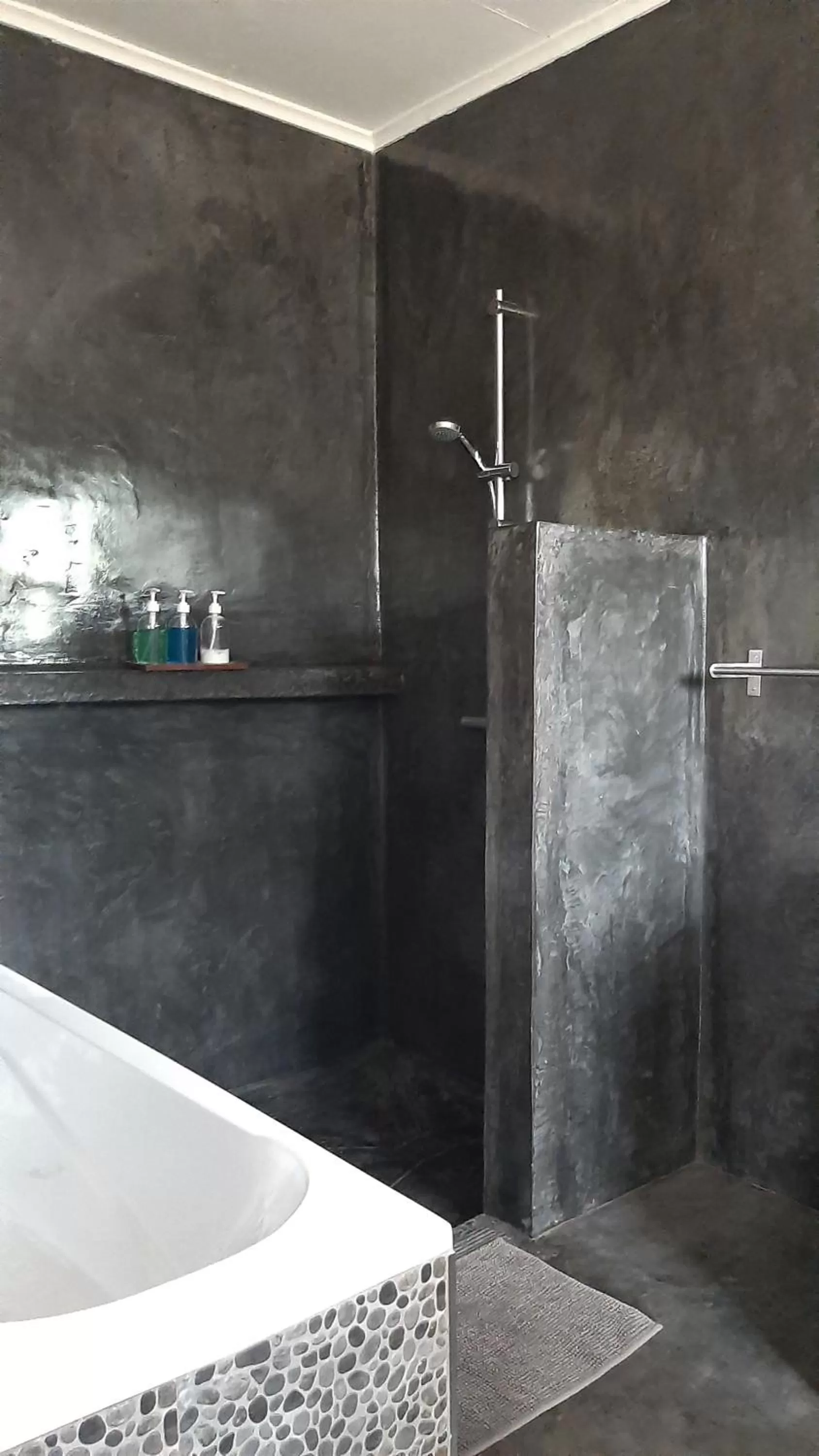 Bathroom in Mitengo House